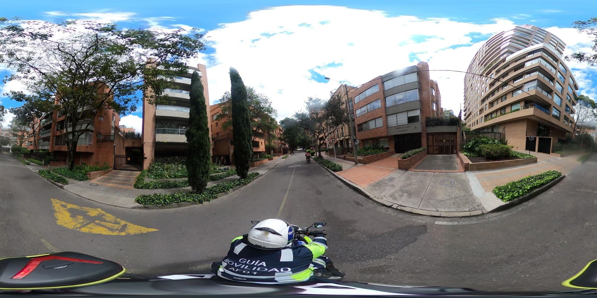 Street view near Hotel Acanto Plaza, Barrio San Luis — © cgalindop (CC BY-SA · Mapillary)