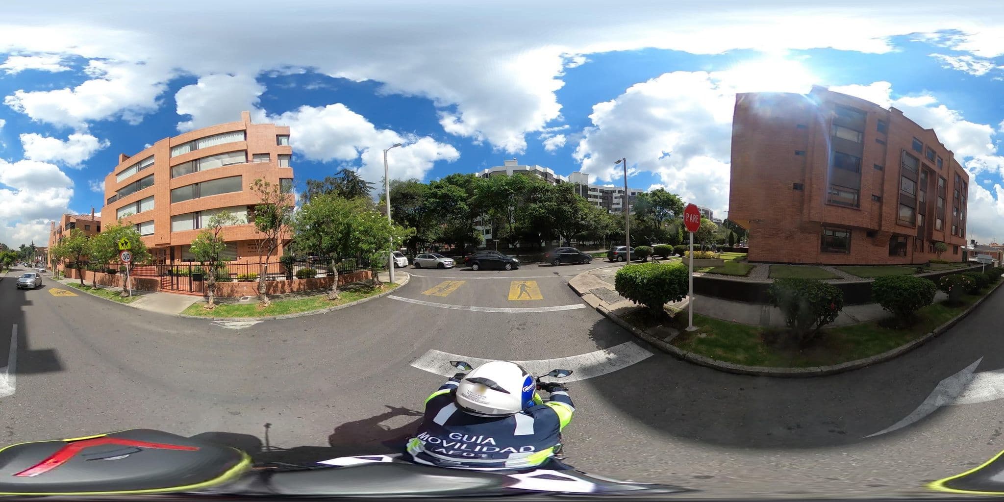 Street view near Aparta-Hotel Tiskirama, Barrio San Luis — © krojasSDM (CC BY-SA · Mapillary)