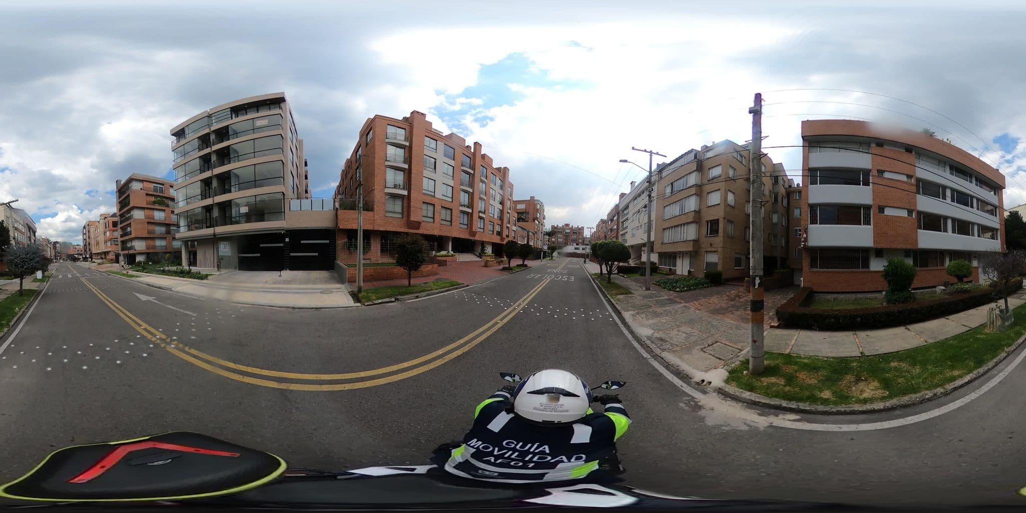 Street view near L'Auberge, Barrio San Luis — © jramonSDM (CC BY-SA · Mapillary)