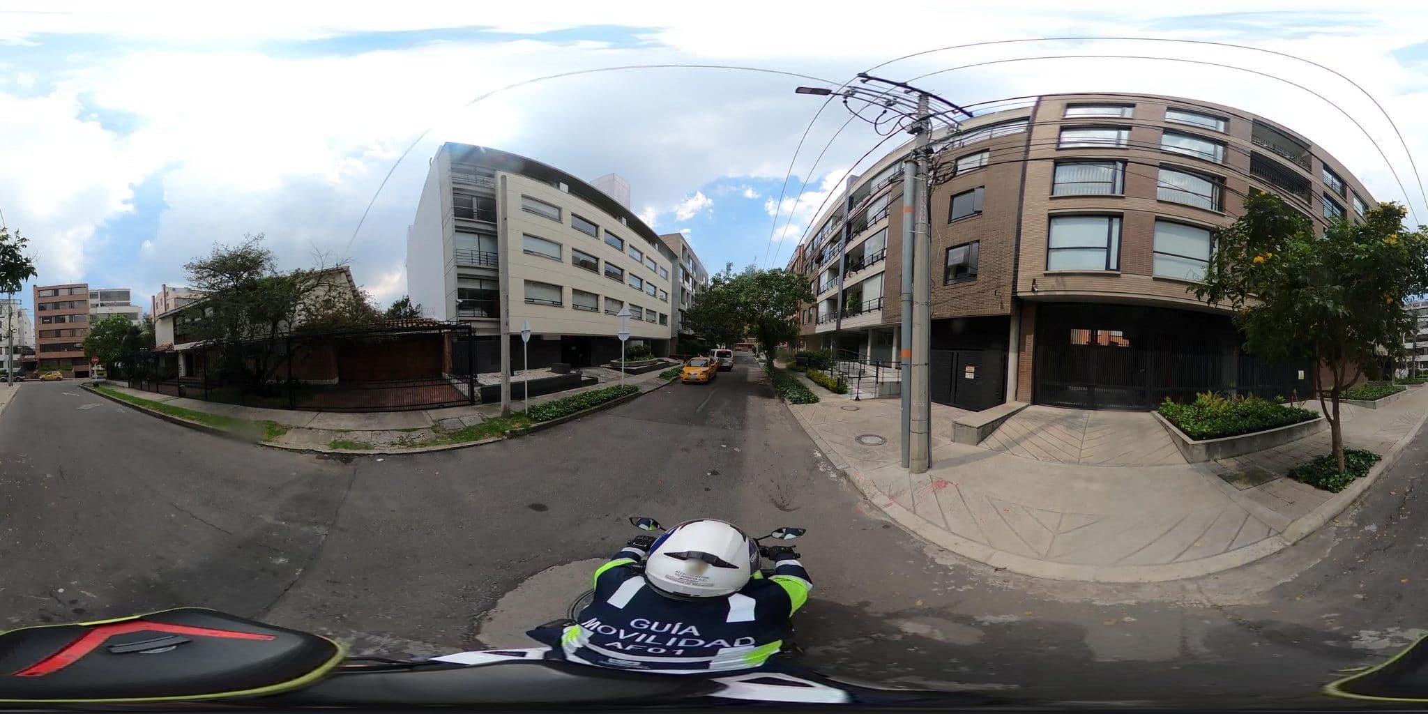Street view near Hotel Obelisco Apartamentos - Travelers Apartamentos y Suites, Barrio San Luis — © krojasSDM (CC BY-SA · Mapillary)