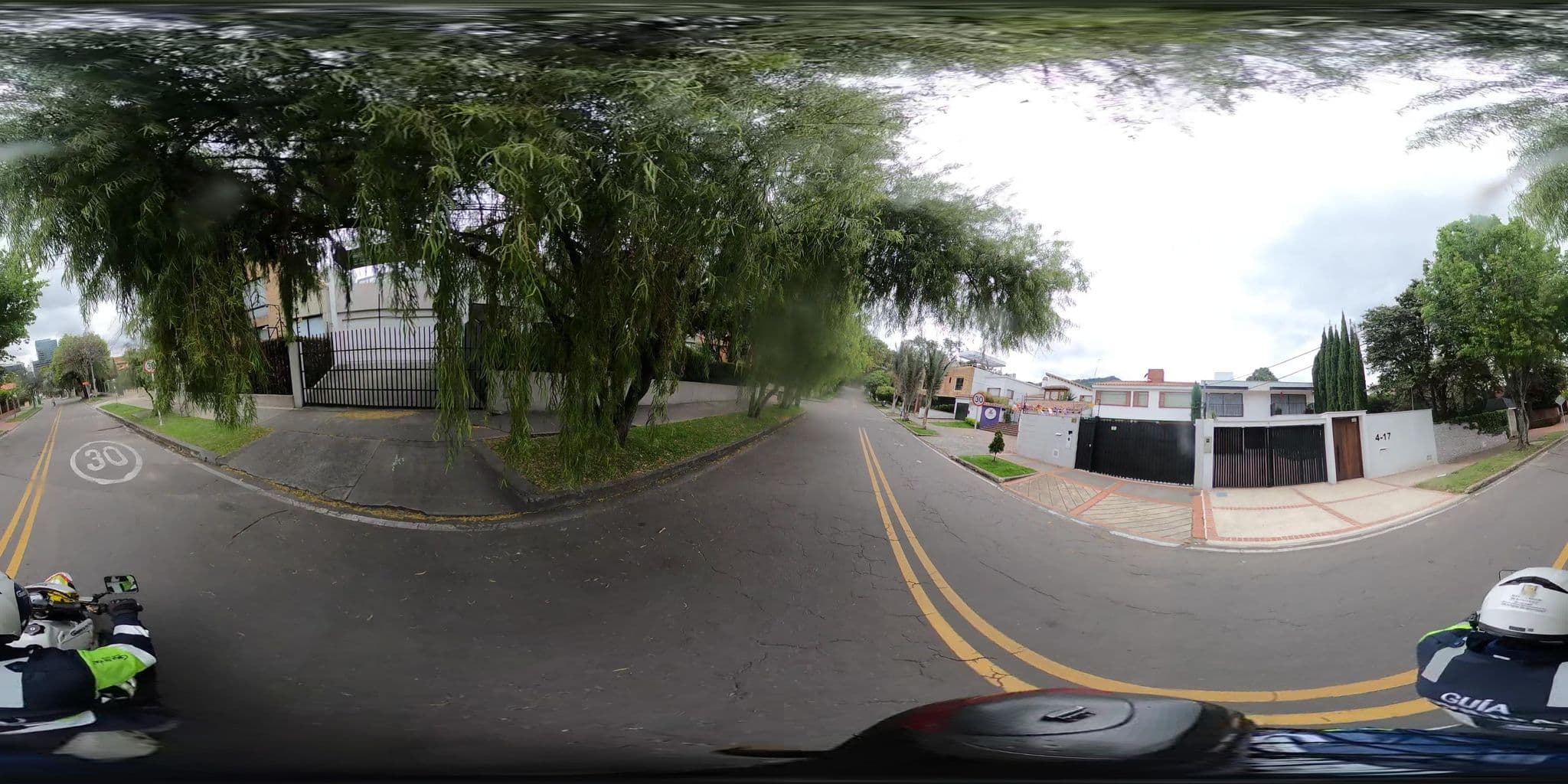 Street view near Belaggio suites, Barrio San Luis — © cgalindop (CC BY-SA · Mapillary)