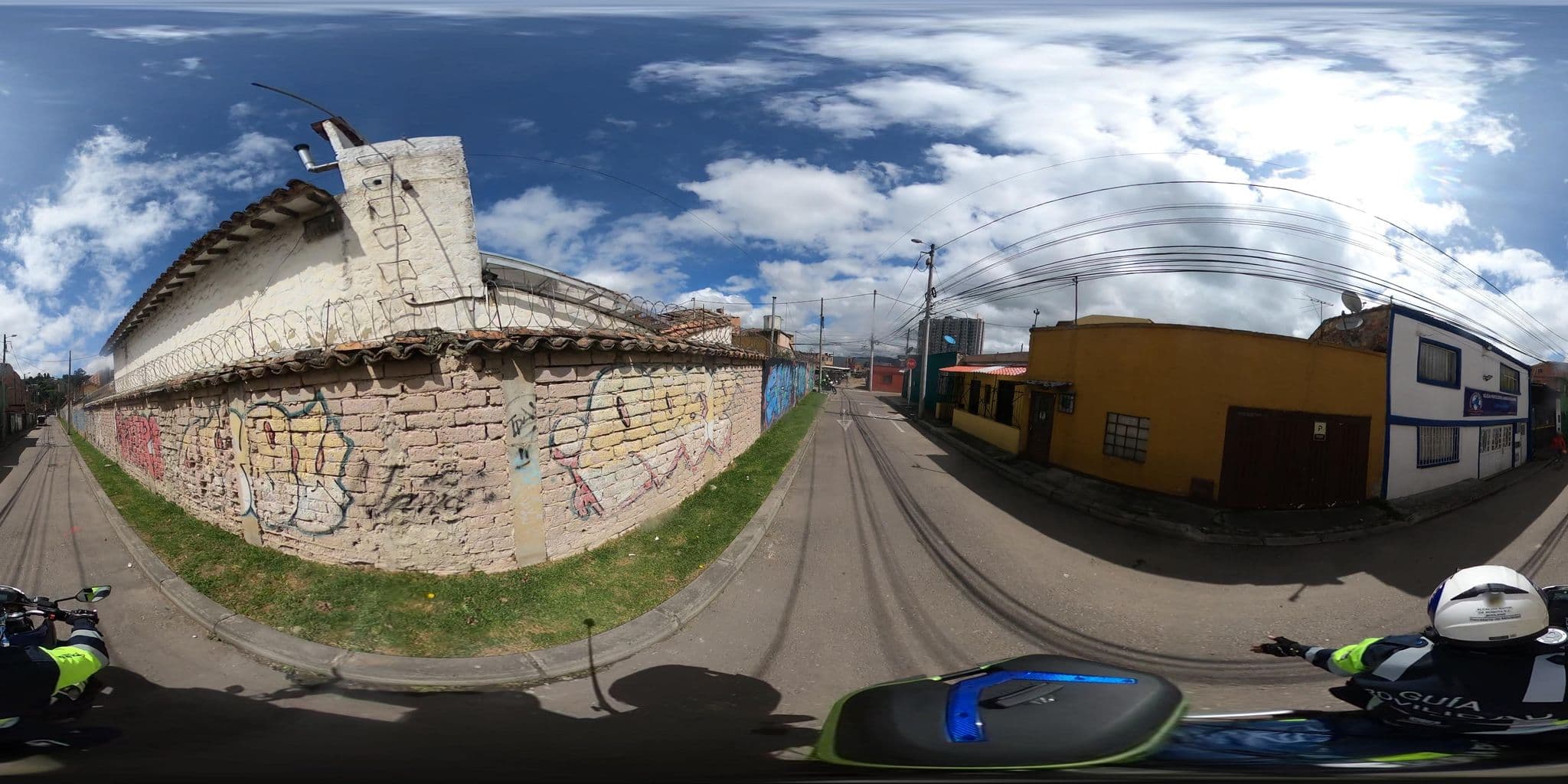 Street view near Acapulco Resort, Cota — © rbolivar (CC BY-SA · Mapillary)