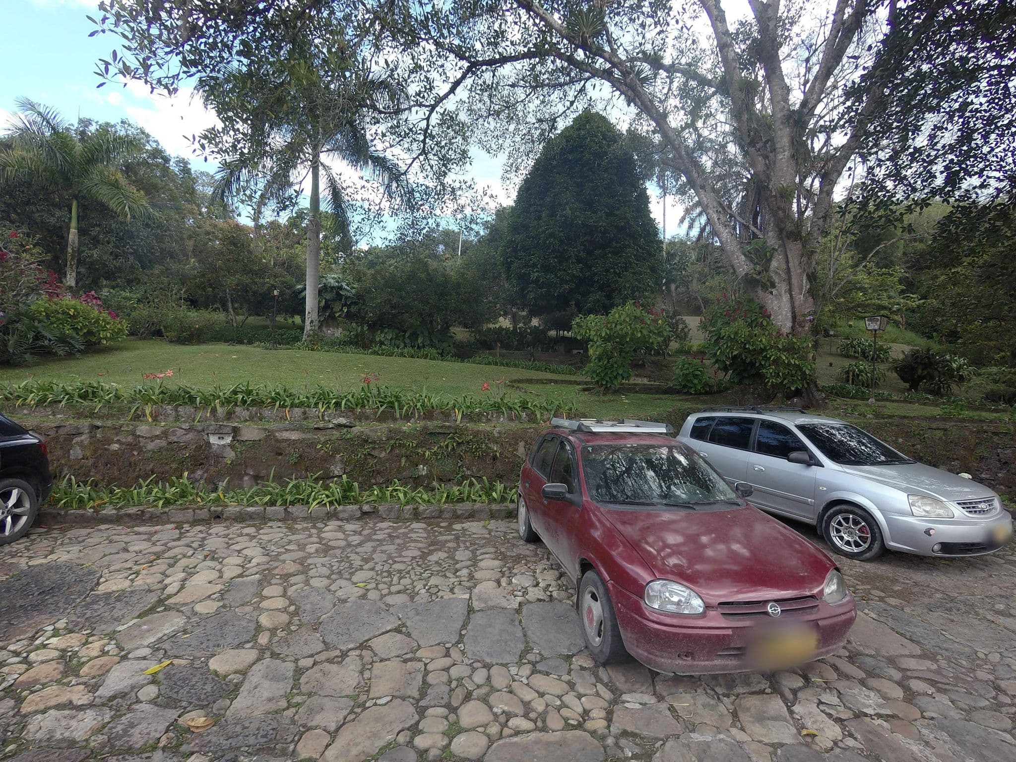 Street view near El Refugio  -Hotel Spa, Sasaima — © angoca (CC BY-SA · Mapillary)