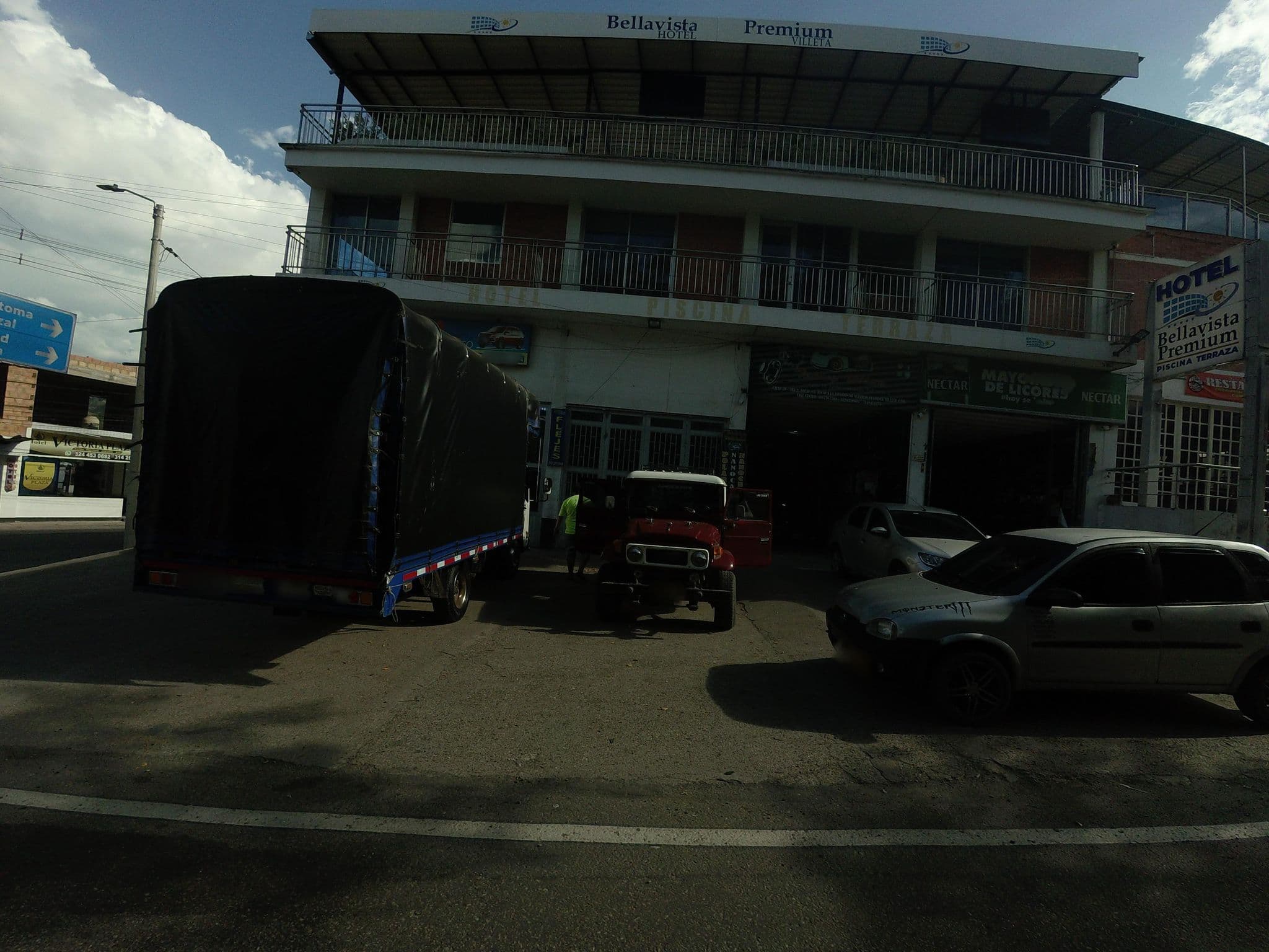 Street view near Bellavista Premium Hotel Villeta, Villeta — © angoca (CC BY-SA · Mapillary)