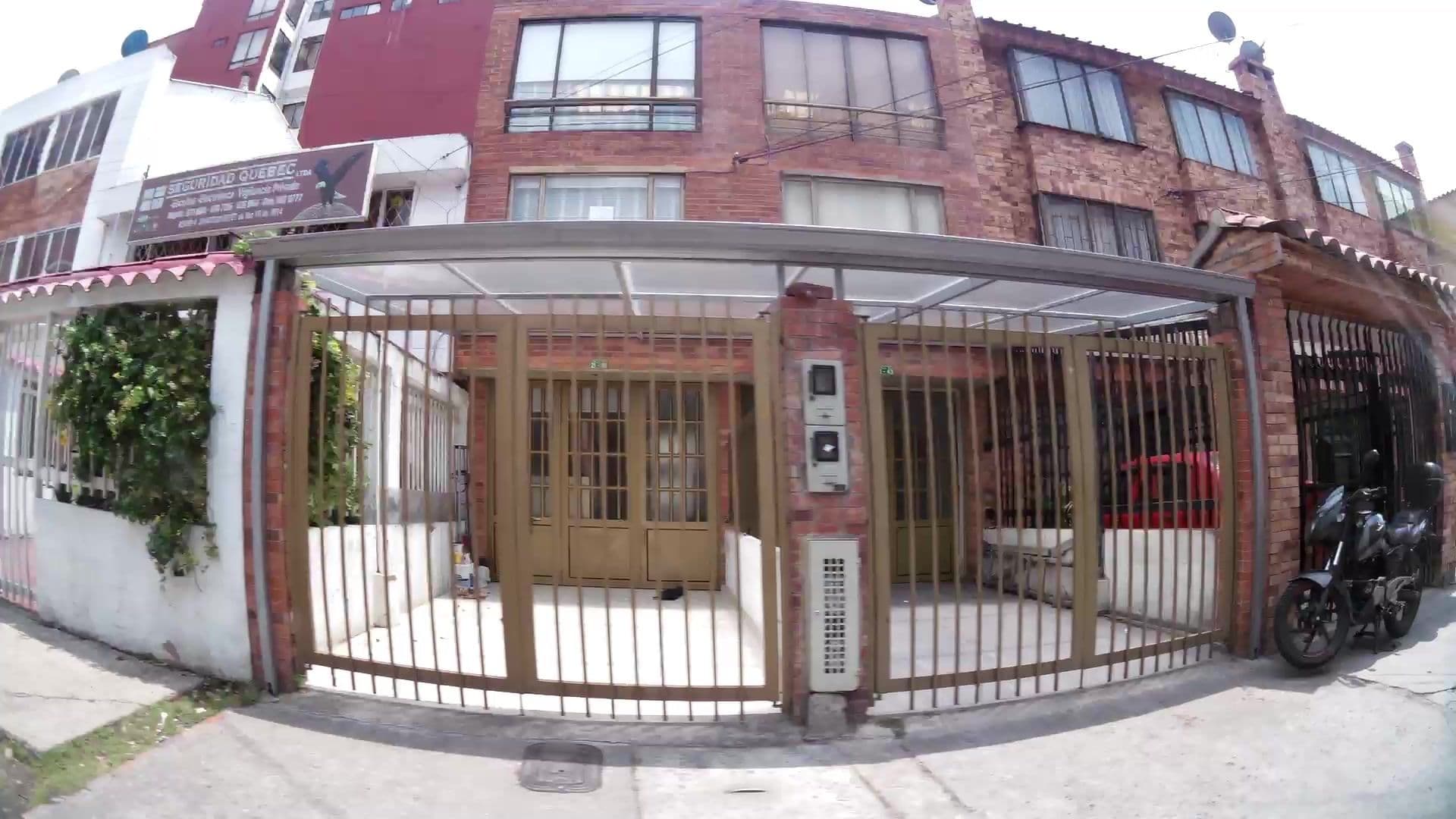 Street view near Hotel Usaquen, Barrio San Luis — © kaartcam (CC BY-SA · Mapillary)