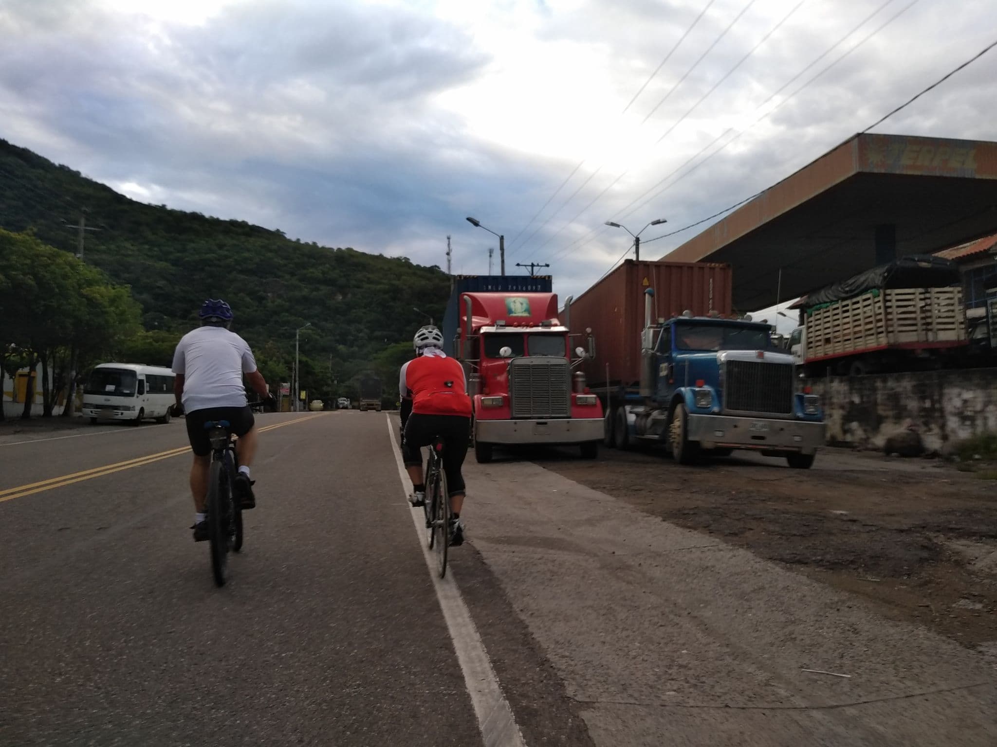 Street view near Hotel Campestre El Gualí, Honda — © nomadmapper (CC BY-SA · Mapillary)