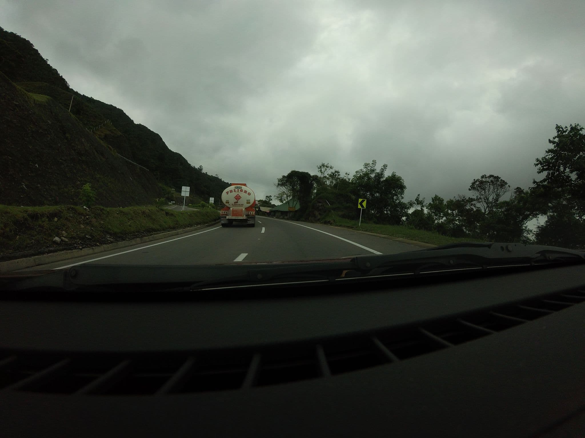 Street view near Entrepalos, La Vega — © angoca (CC BY-SA · Mapillary)