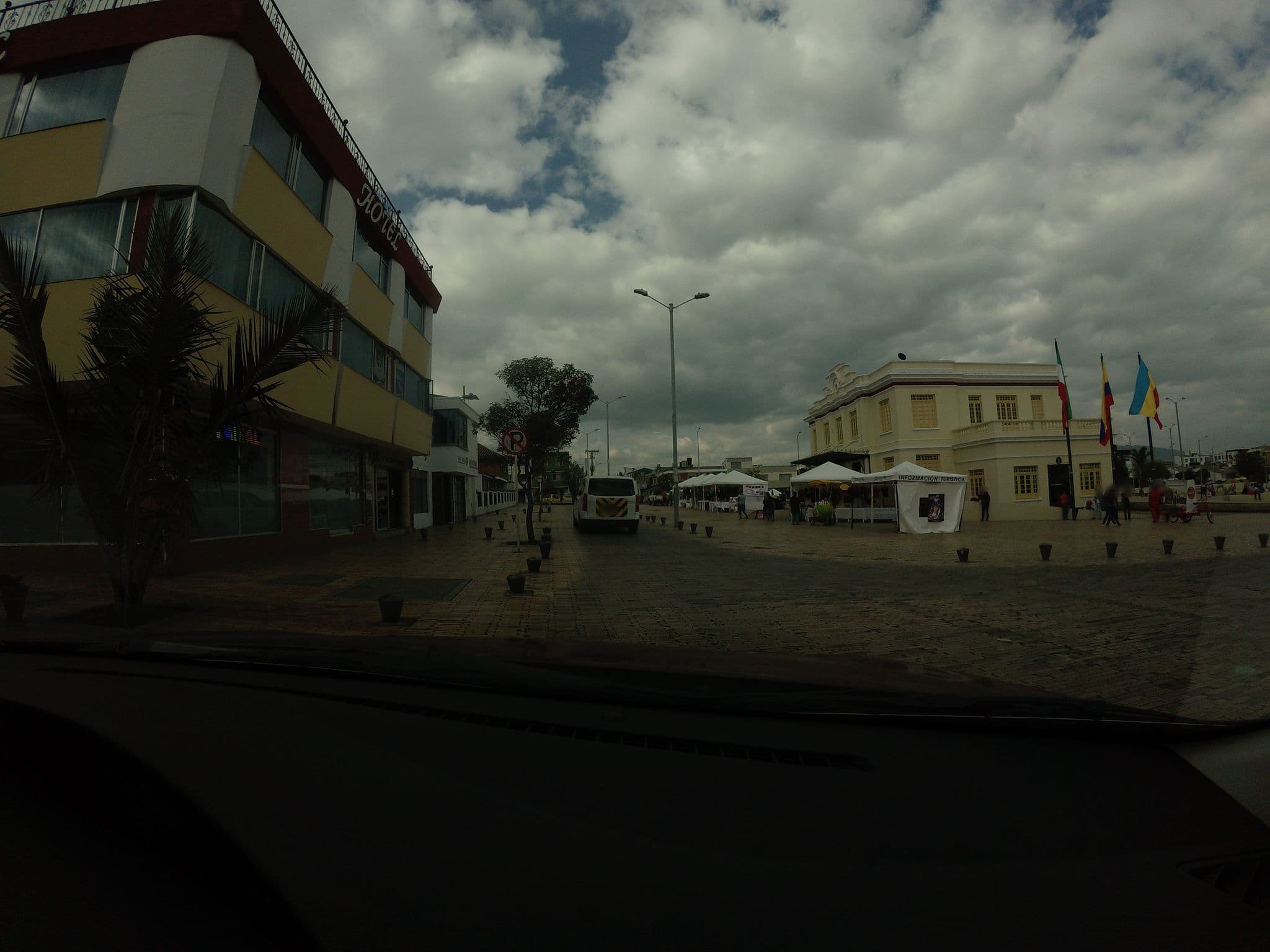 Street view near Hotel Salinas Zipaquirá, Zipaquirá — © angoca (CC BY-SA · Mapillary)