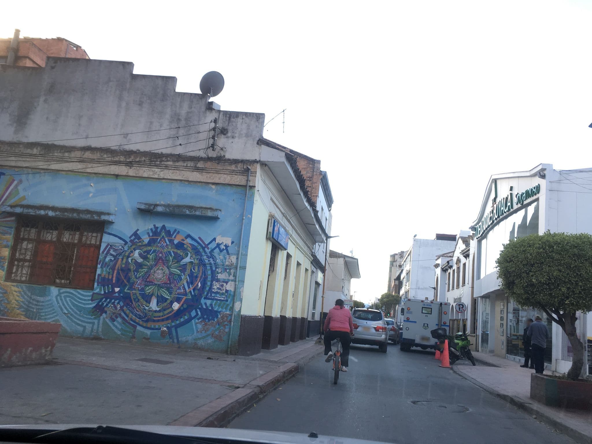Street view near Hotel Yanuba De La Once, Sogamoso — © nicovargas (CC BY-SA · Mapillary)