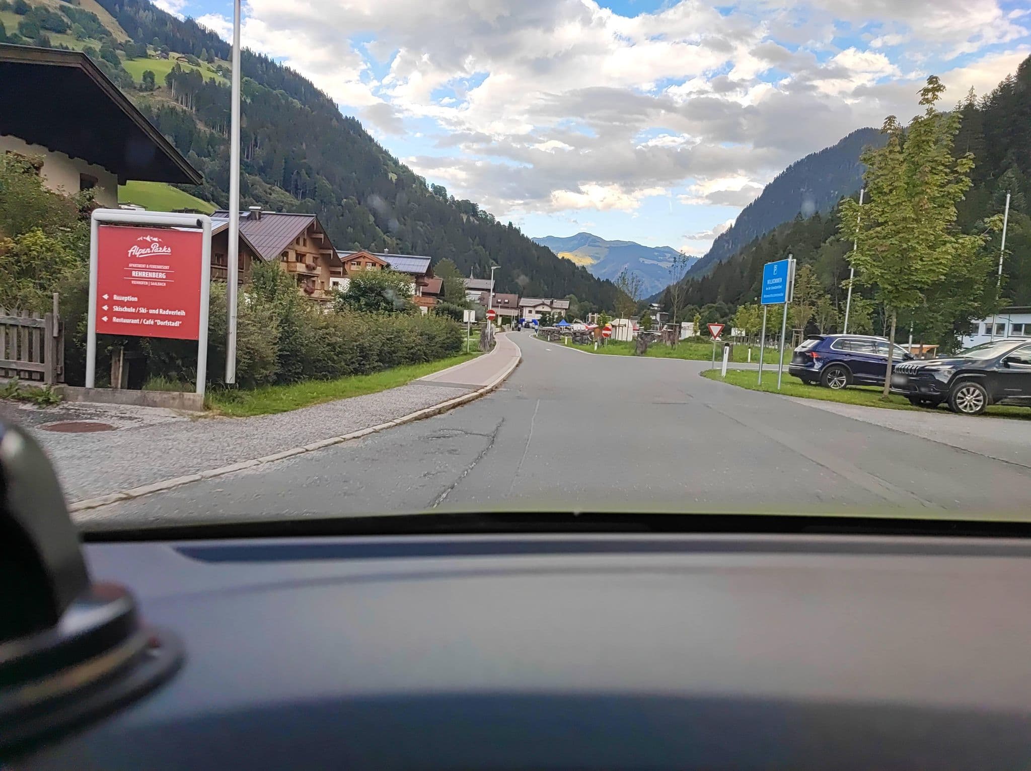 Street view near AlpenParks Apartment & Ferienresort Rehrenberg Viehhofen, Maishofen — © DietAugustin (CC BY-SA · Mapillary)