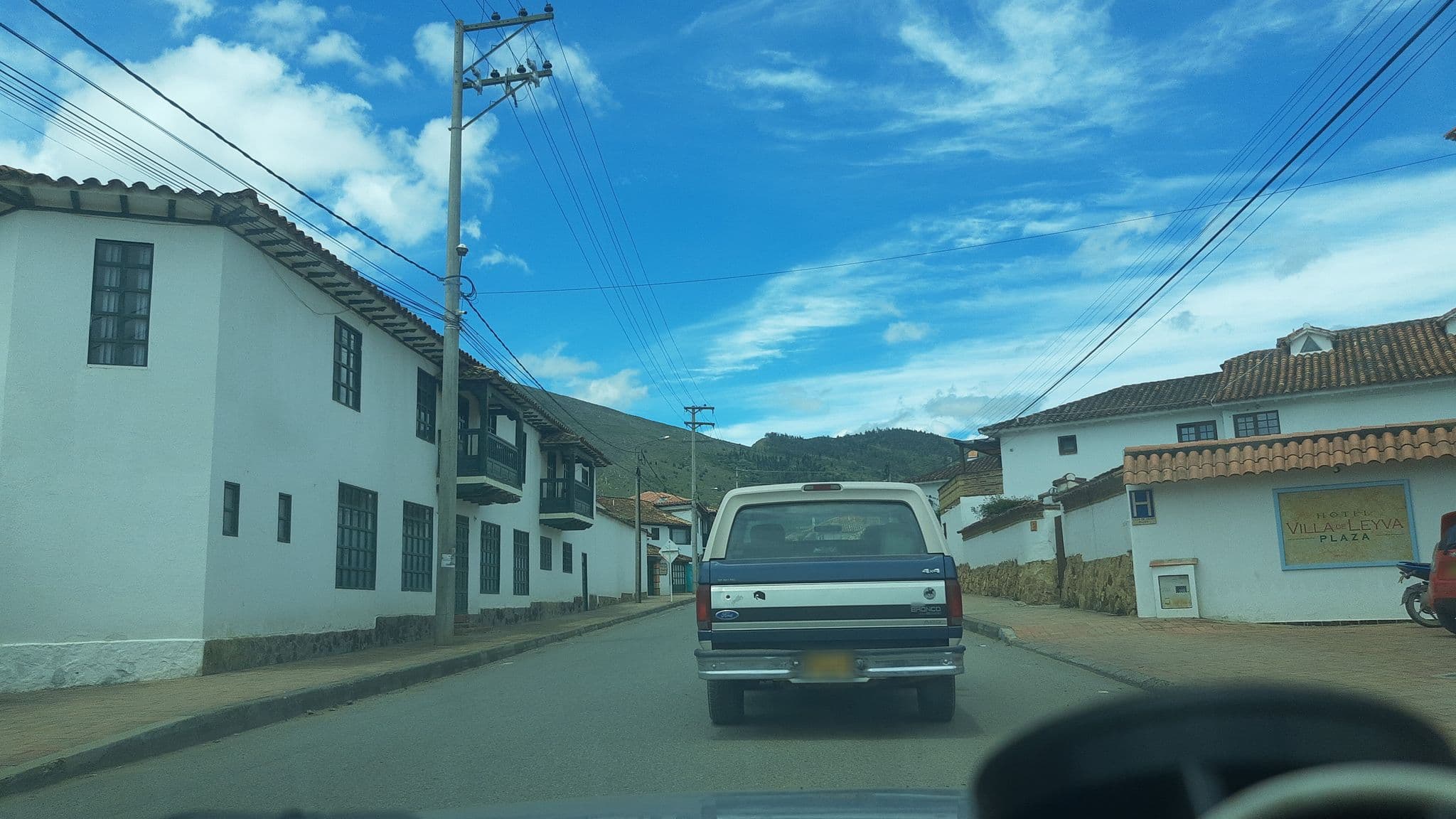 Street view near hotel Abadia de la Villa, Villa de Leyva — © luiscame (CC BY-SA · Mapillary)