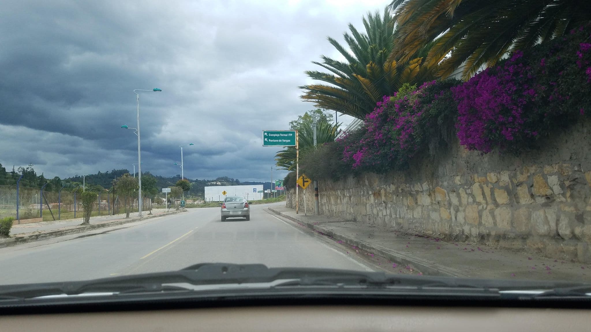 Street view near Hotel Colonial Colsubsidio Paipa, Paipa — © lucasR (CC BY-SA · Mapillary)
