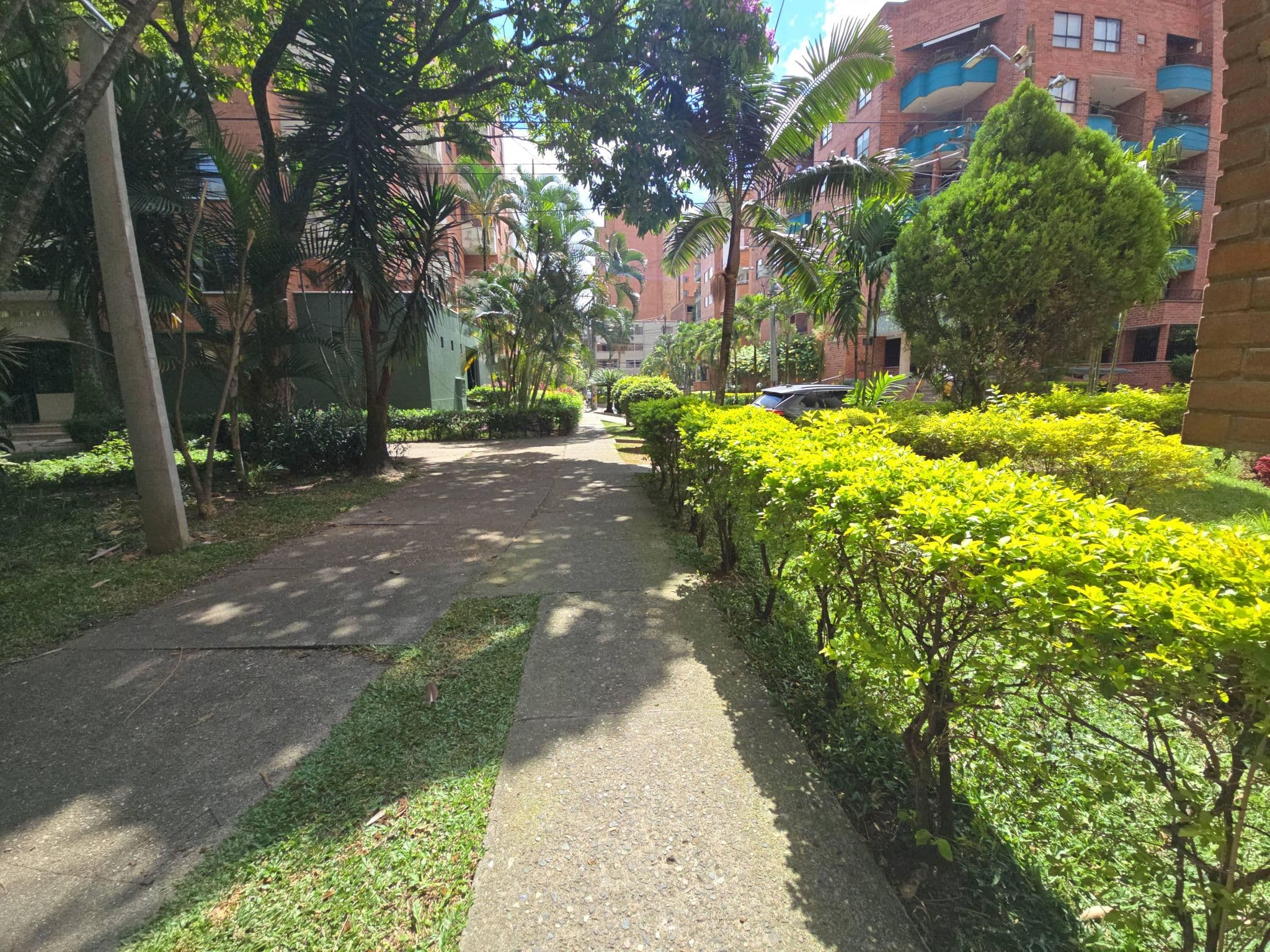 Street view near Hotel Capilla del Mar, Medellín — © AnniNavia (CC BY-SA · Mapillary)