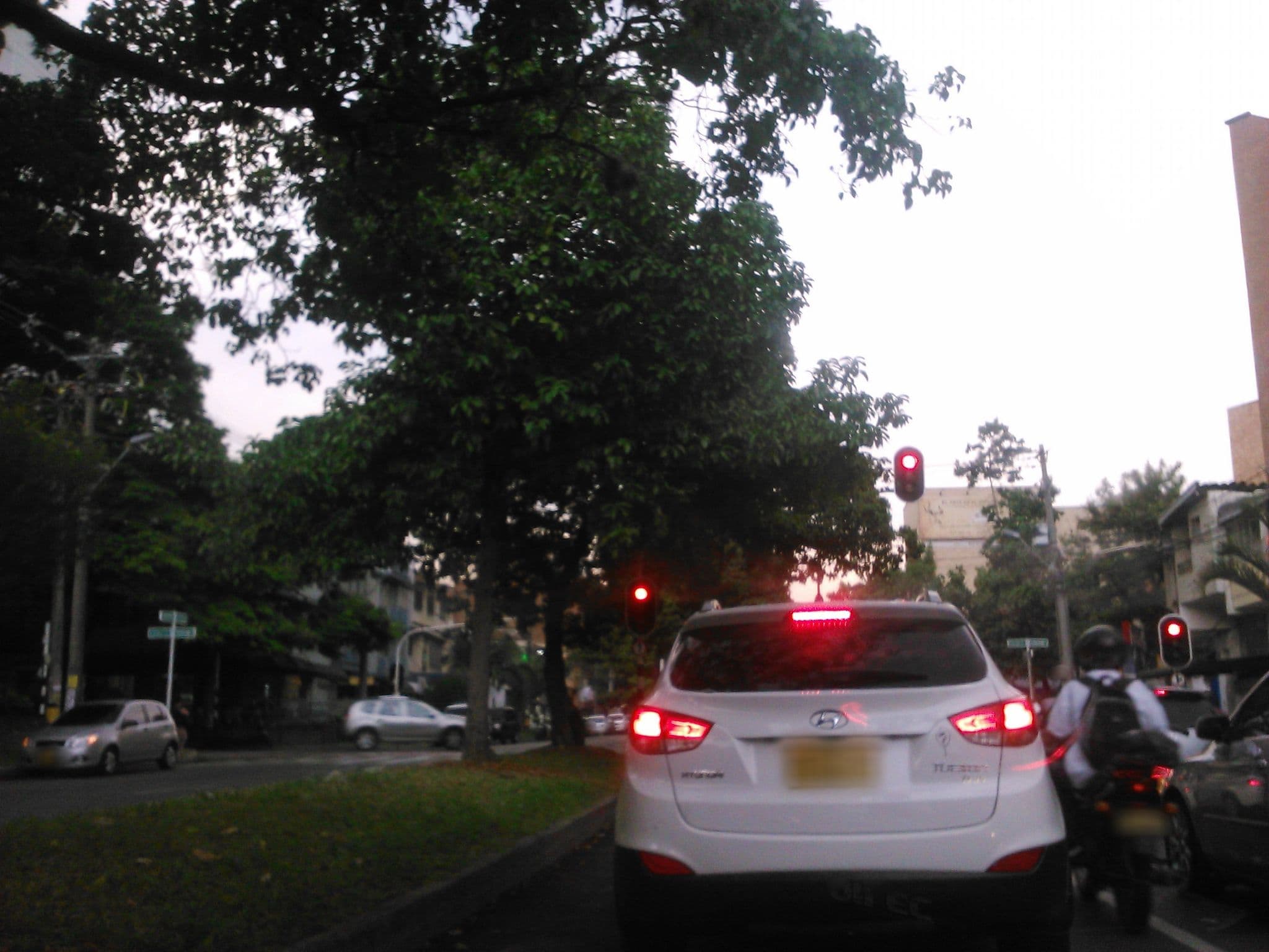 Street view near hotel white house, Medellín — © kleper (CC BY-SA · Mapillary)