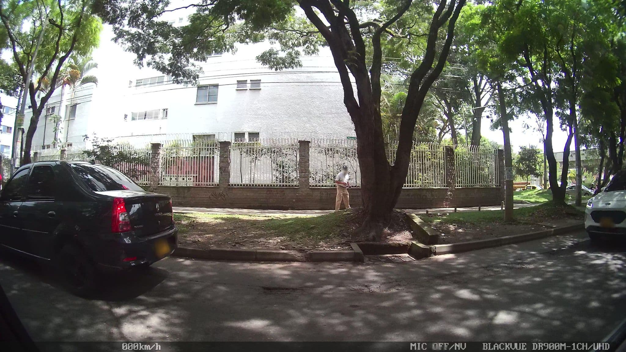 Street view near Dorado Plaza, Medellín — © kaart_4 (CC BY-SA · Mapillary)