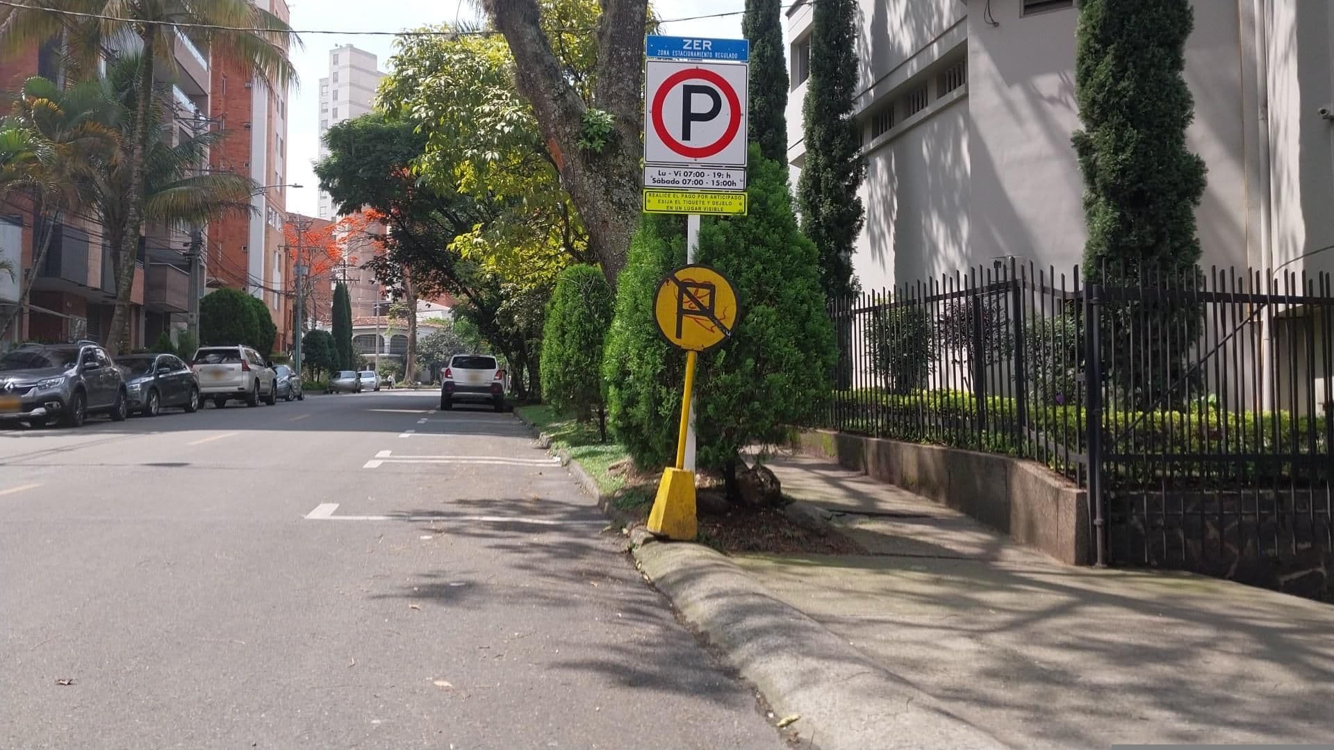 Street view near La Flaca, Medellín — © Bibianita (CC BY-SA · Mapillary)