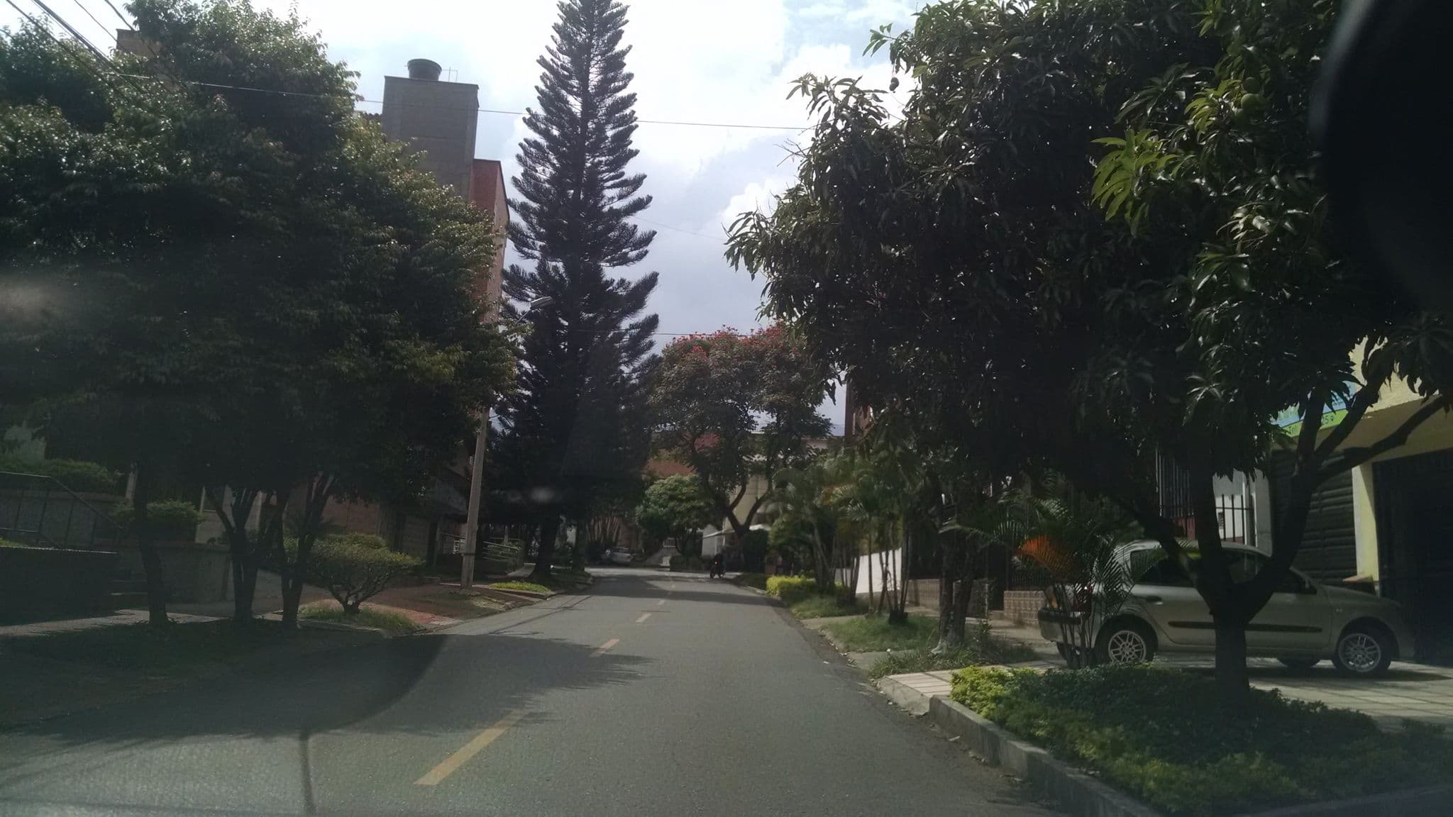 Street view near madeiras hostel, Medellín — © kleper (CC BY-SA · Mapillary)