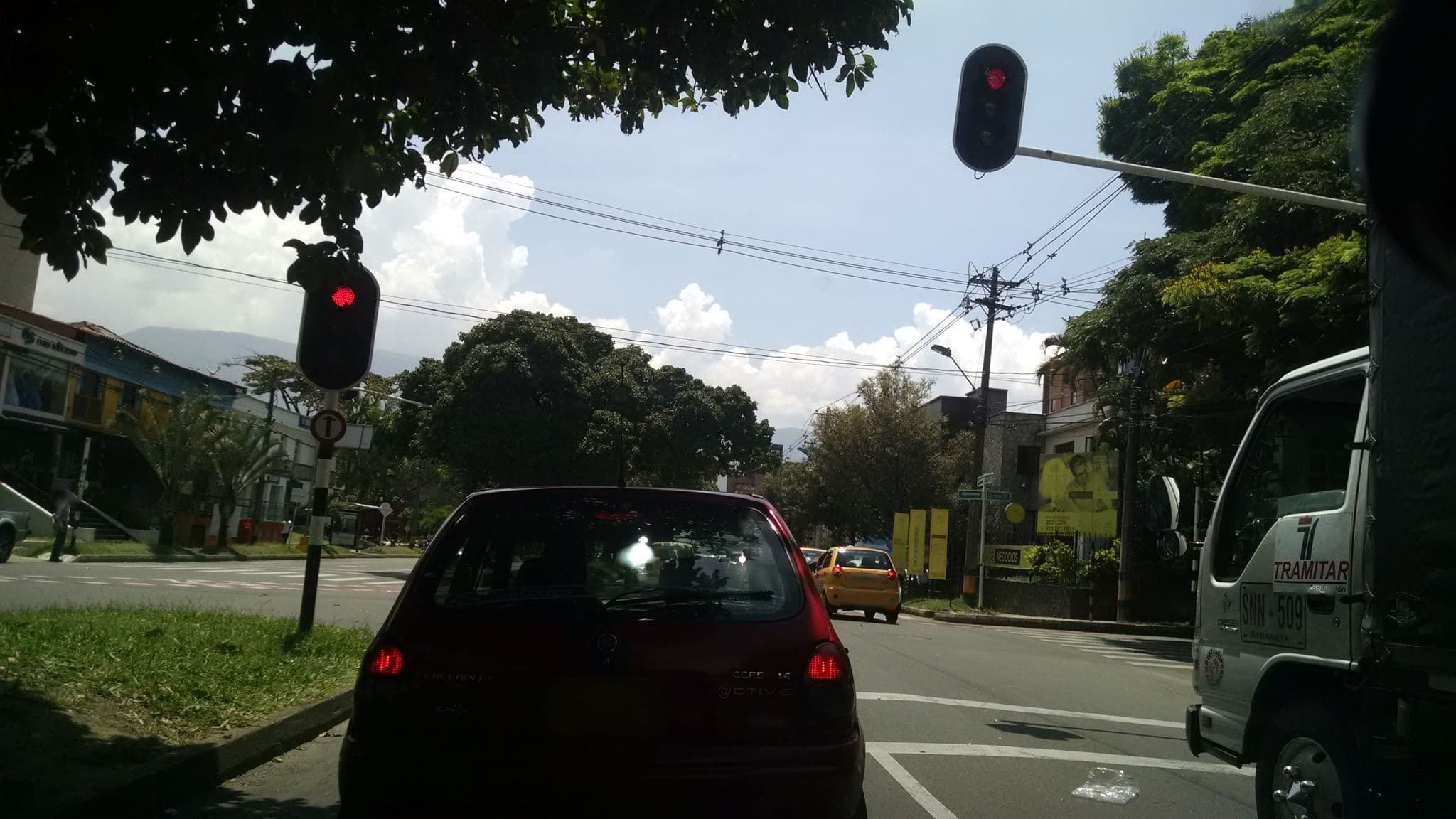 Street view near Circular Coworking Lauret, Medellín — © kleper (CC BY-SA · Mapillary)
