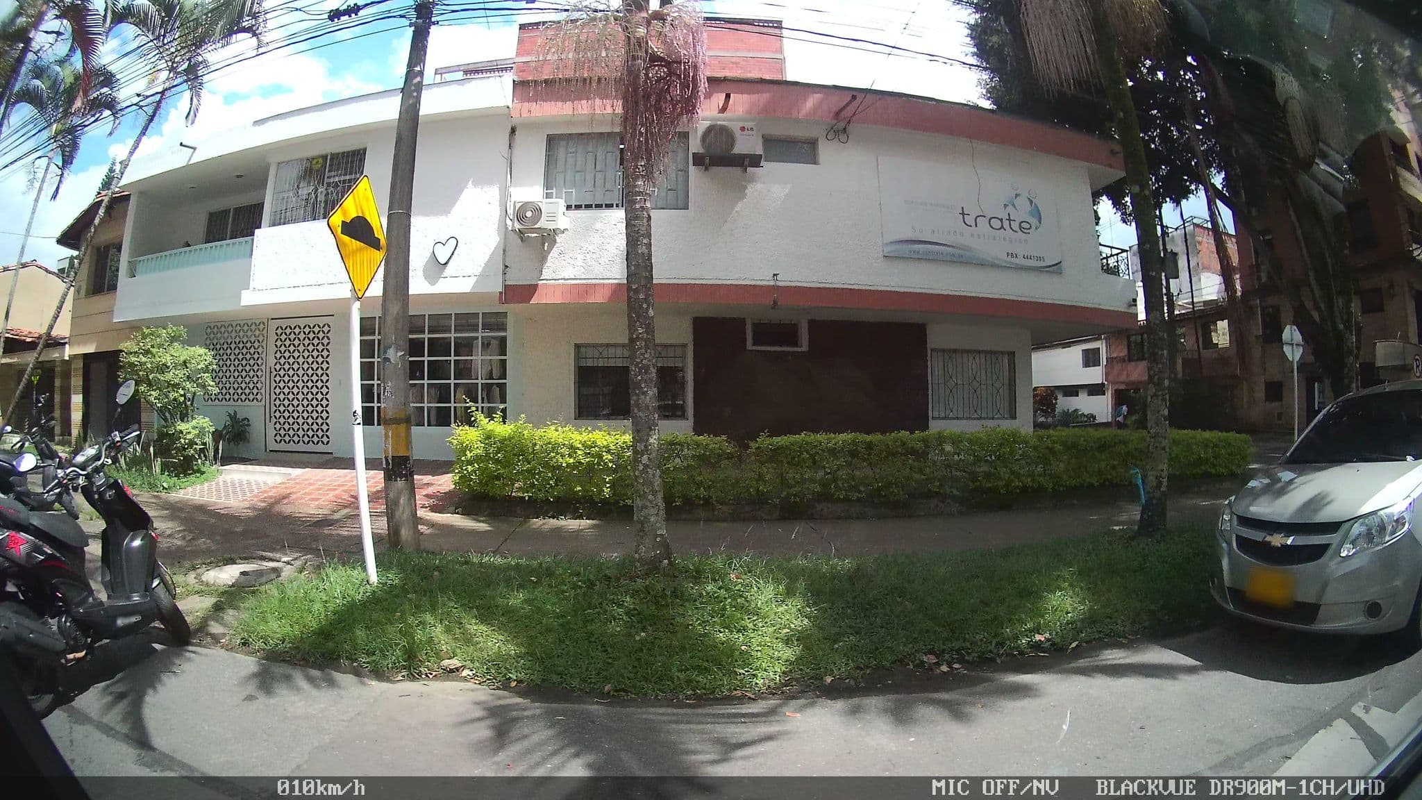 Street view near Estadio Real Hotel, Medellín — © kaart_4 (CC BY-SA · Mapillary)