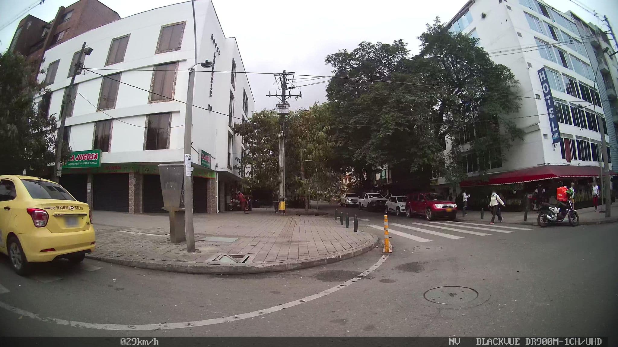 Street view near Hotel Laureles 70, Medellín — © kaart_4 (CC BY-SA · Mapillary)