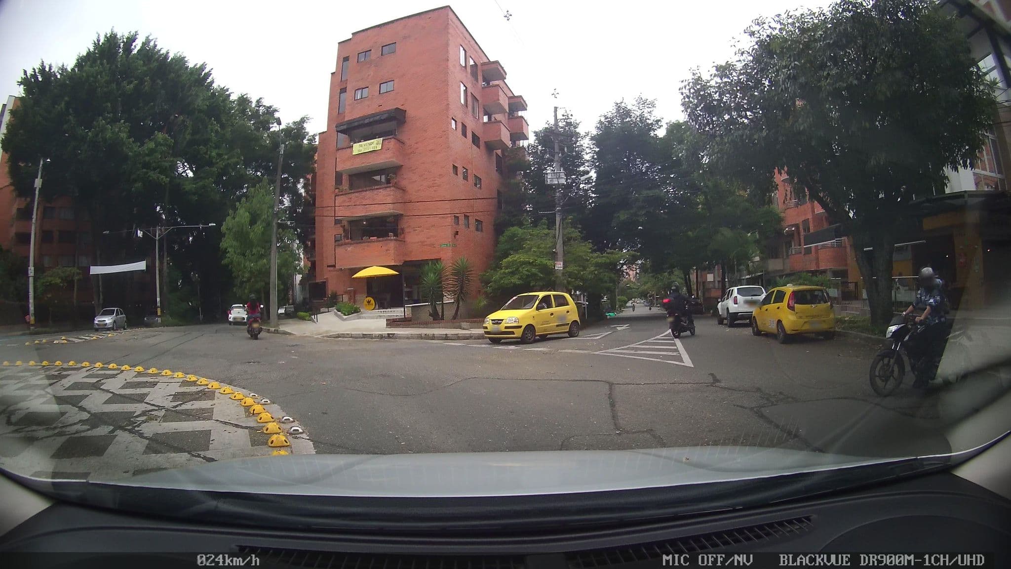 Street view near Hotel Casa Laurel, Medellín — © kaart_4 (CC BY-SA · Mapillary)