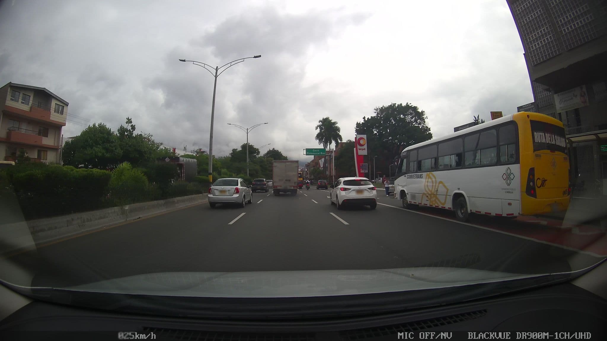 Street view near Hotel Prince, Medellín — © kaart_4 (CC BY-SA · Mapillary)