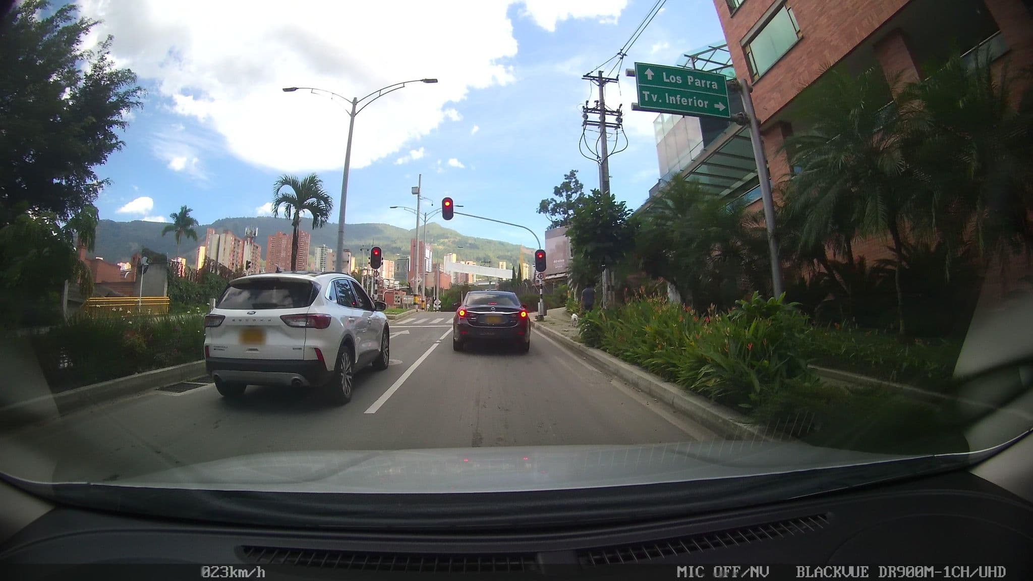 Street view near Hotel Boutique Casa Victoria, Envigado — © kaart_4 (CC BY-SA · Mapillary)