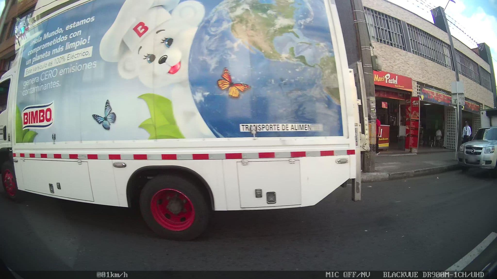 Street view near Hotel Plaza Mayor, Medellín — © kaart_4 (CC BY-SA · Mapillary)