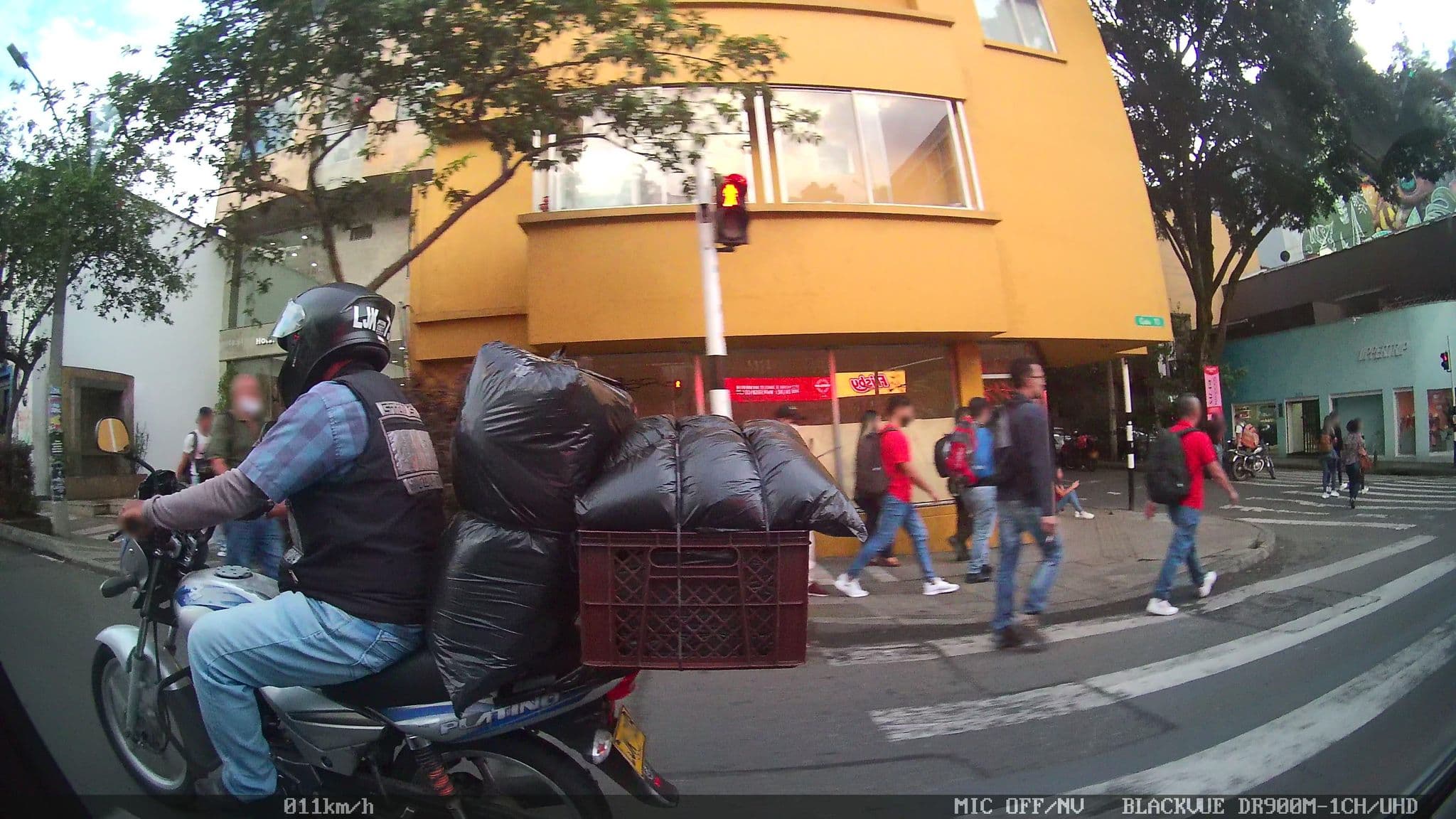 Street view near El Jardin De La 10, Medellín — © kaart_4 (CC BY-SA · Mapillary)