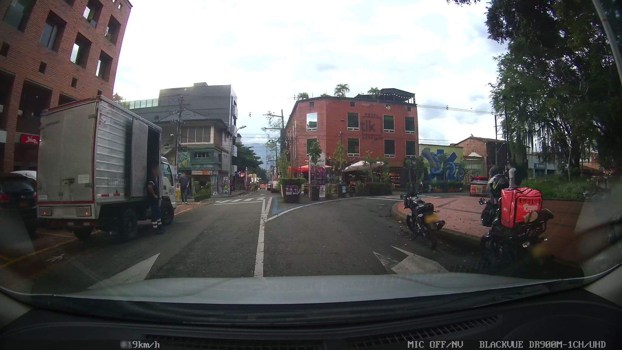 Street view near Hostal Parque Plaza, Medellín — © kaart_4 (CC BY-SA · Mapillary)