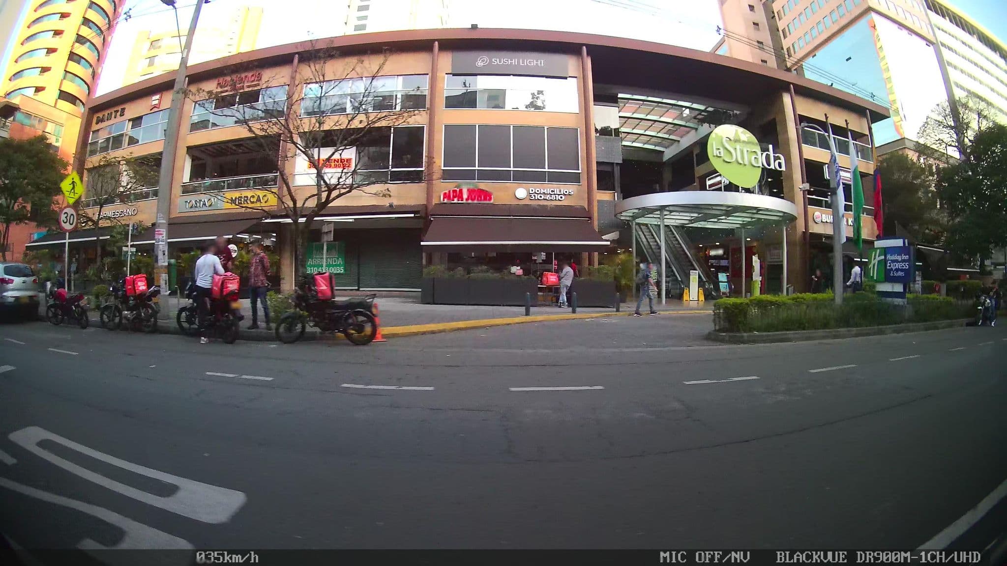 Street view near Holiday Inn Express & Suites, Itagüí — © kaart_4 (CC BY-SA · Mapillary)