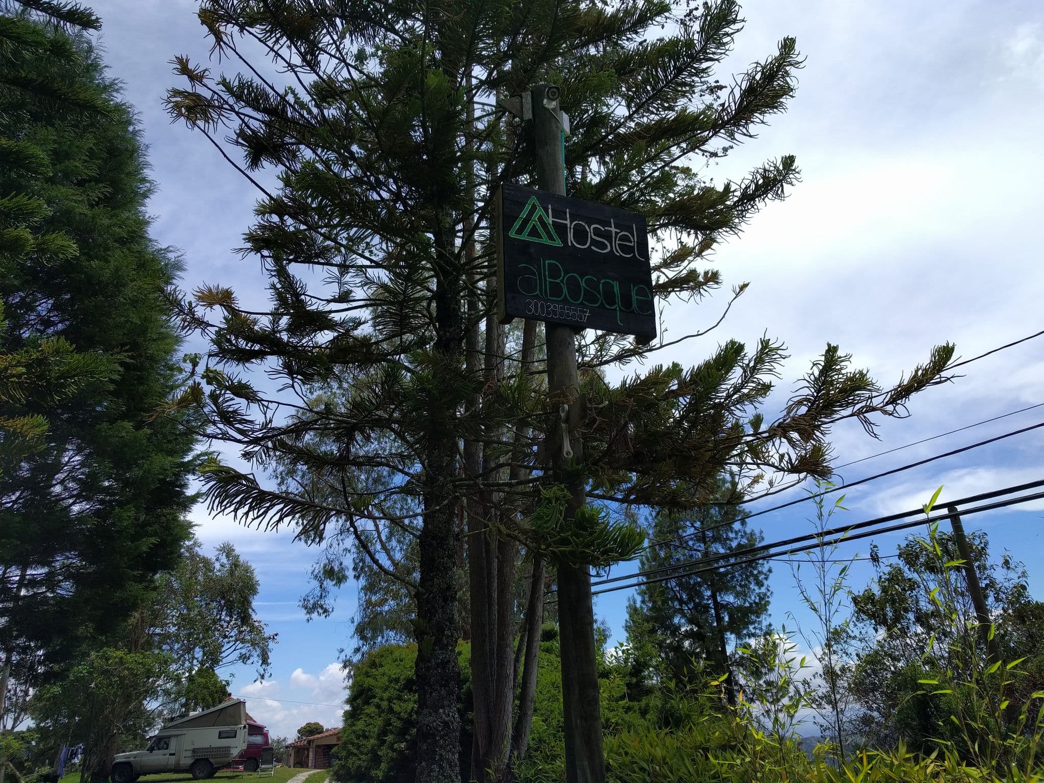 Street view near Al Bosque Hostel & Glamping, Guarne — © janvanbekkum (CC BY-SA · Mapillary)