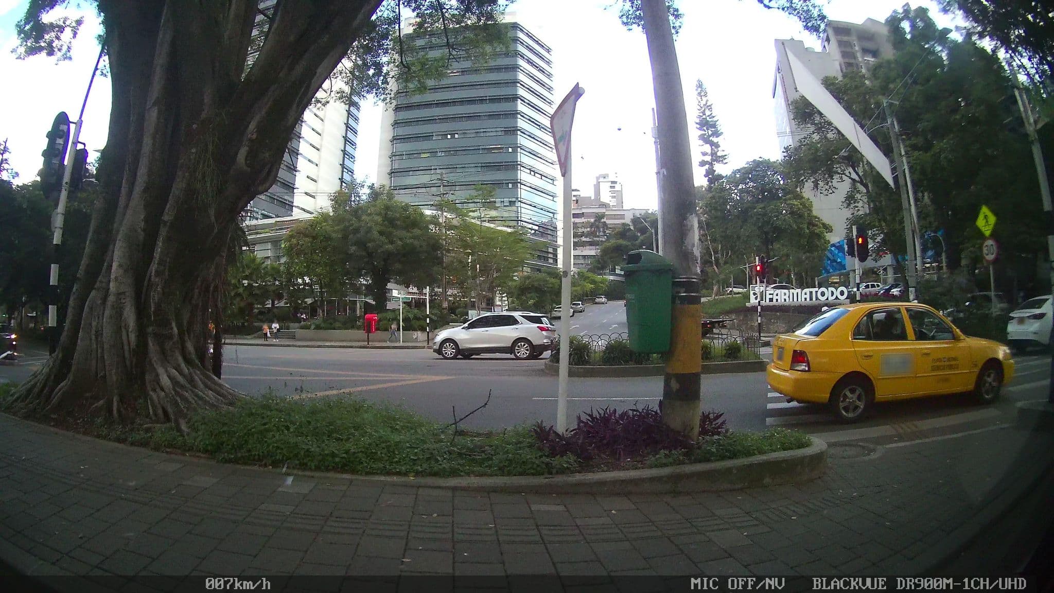 Street view near Hotel Riss, Itagüí — © kaart_4 (CC BY-SA · Mapillary)