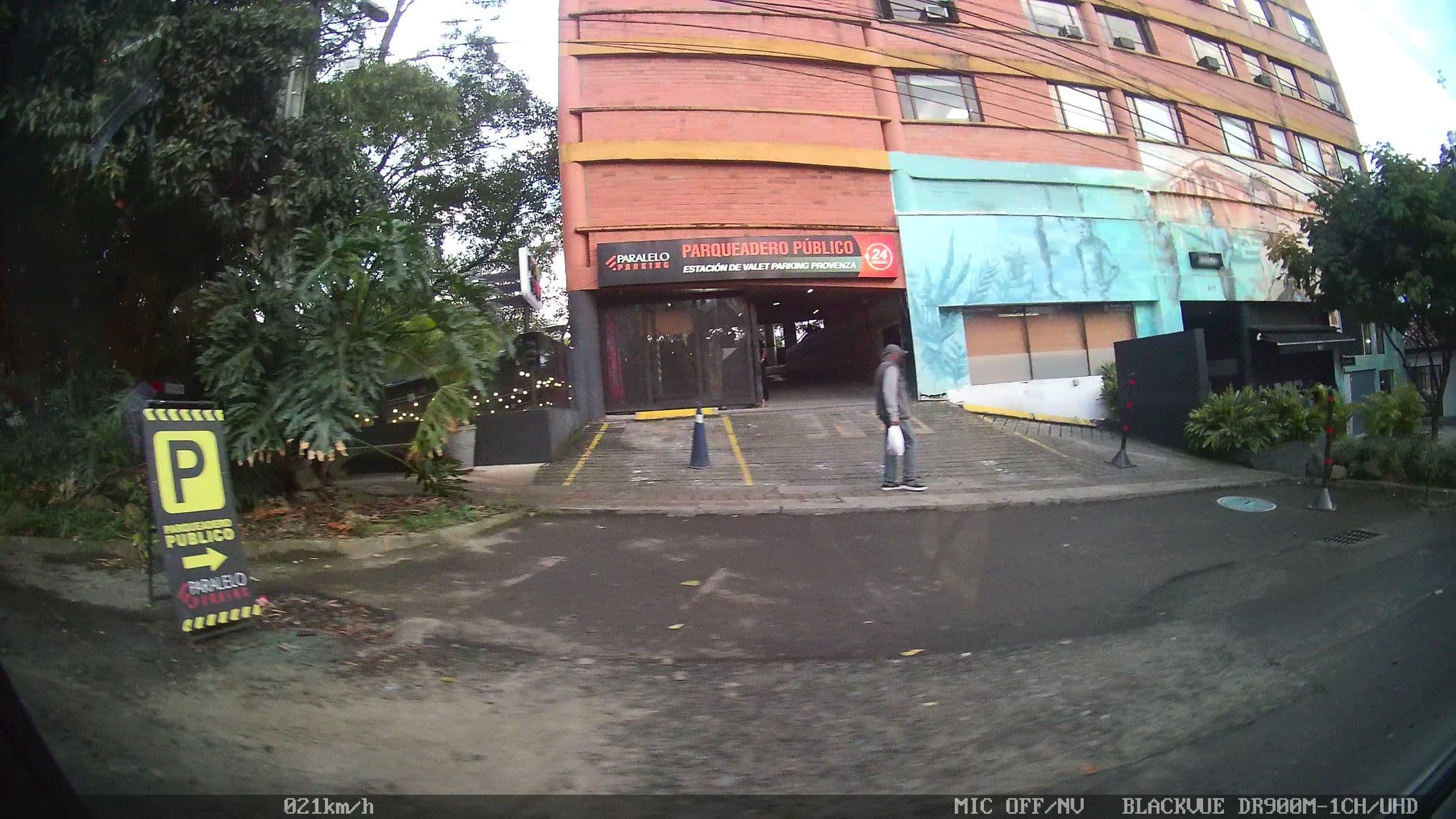 Street view near Hotel Plaza Rosa, Medellín — © kaart_4 (CC BY-SA · Mapillary)