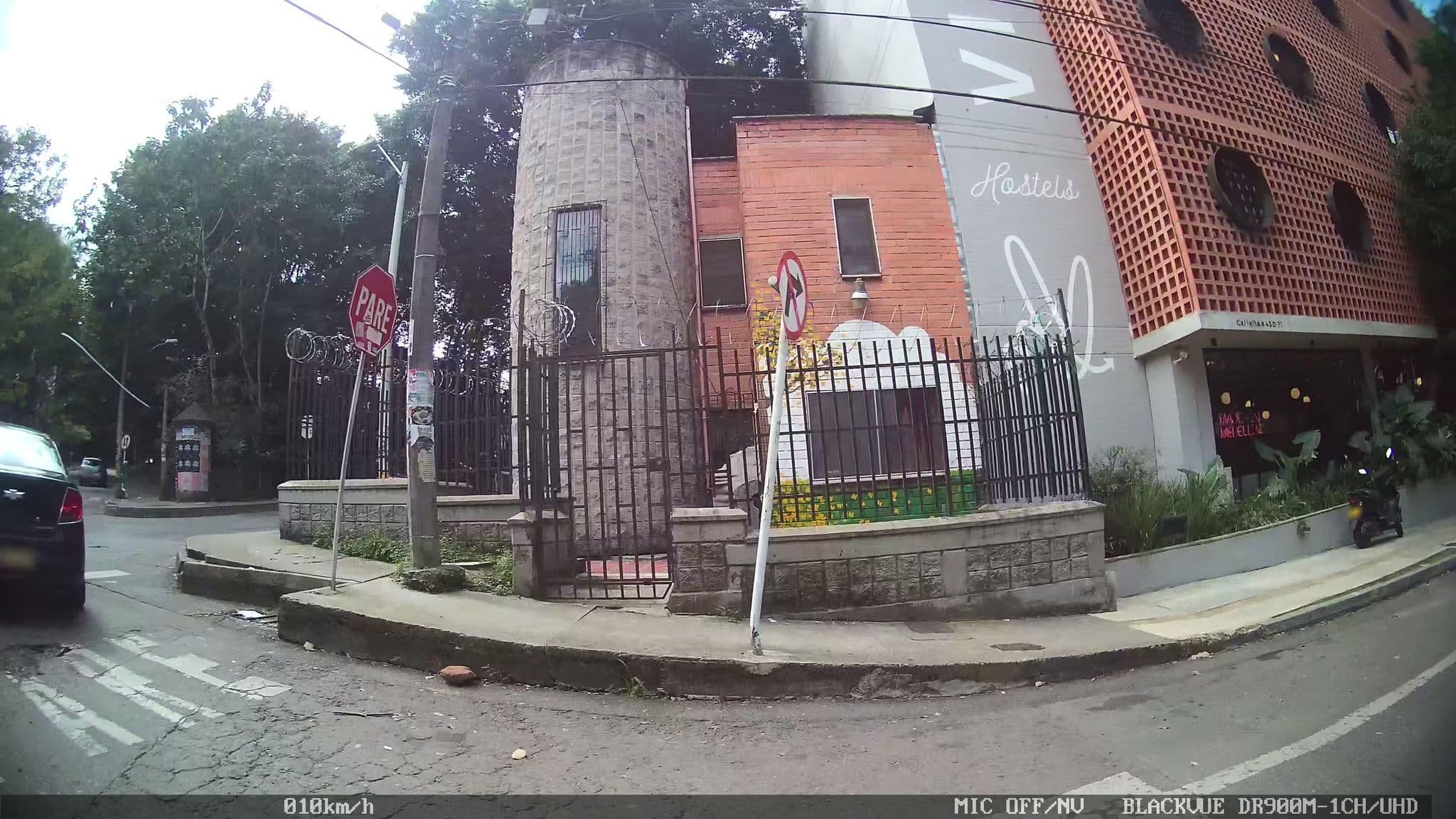 Street view near Viajero Hostel Medellín, Medellín — © kaart_4 (CC BY-SA · Mapillary)