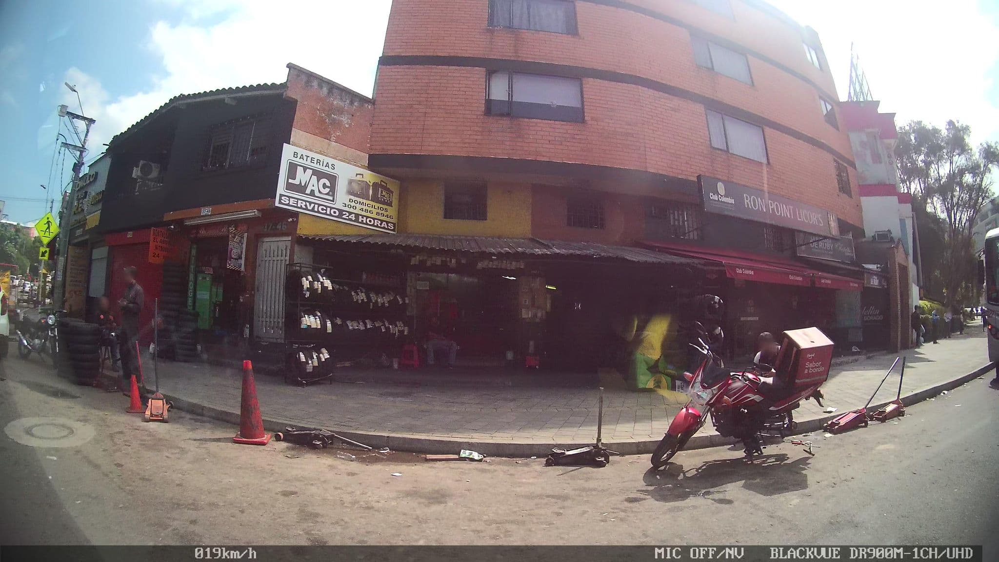 Street view near Hostel El Descanso Donde Sara, Medellín — © kaart_4 (CC BY-SA · Mapillary)