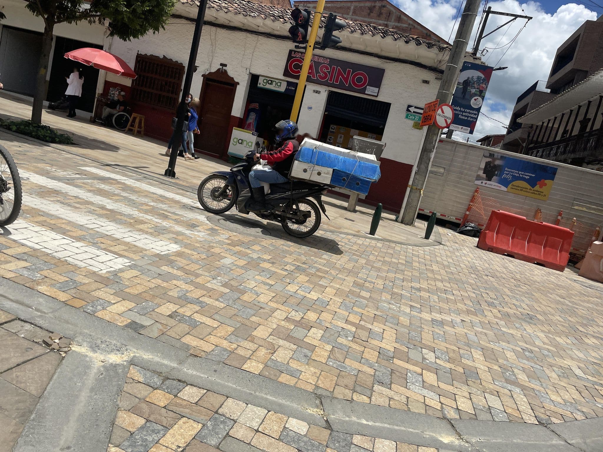 Street view near Hotel La Ceja, La Ceja — © juand08 (CC BY-SA · Mapillary)