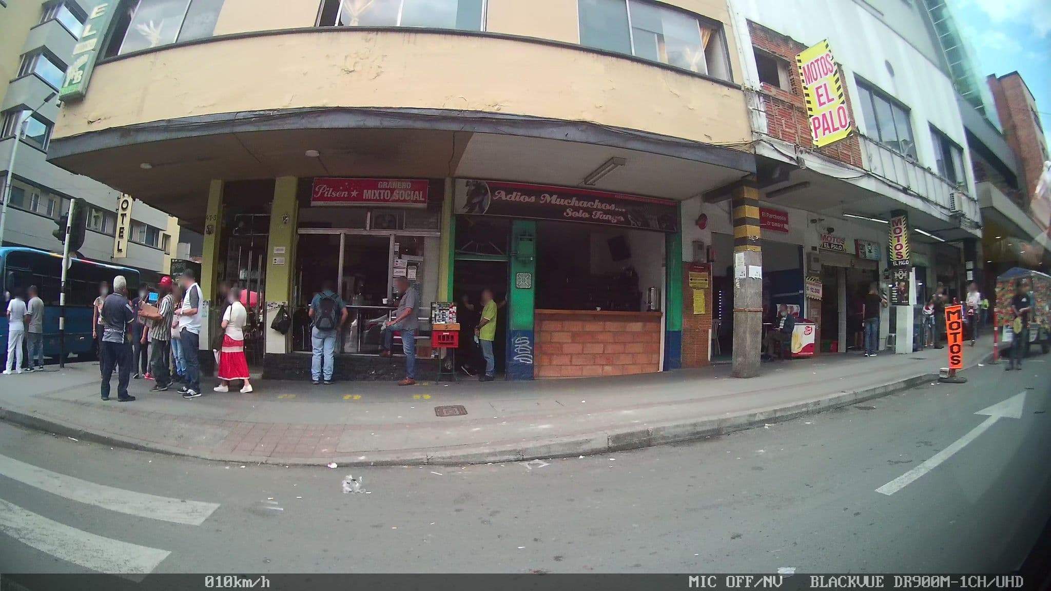 Street view near Hotel Mundial, Medellín — © kaart_4 (CC BY-SA · Mapillary)