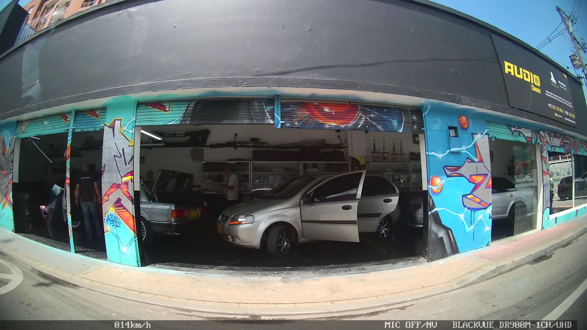 Street view near Montañita Hostel, Medellín — © kaart_4 (CC BY-SA · Mapillary)