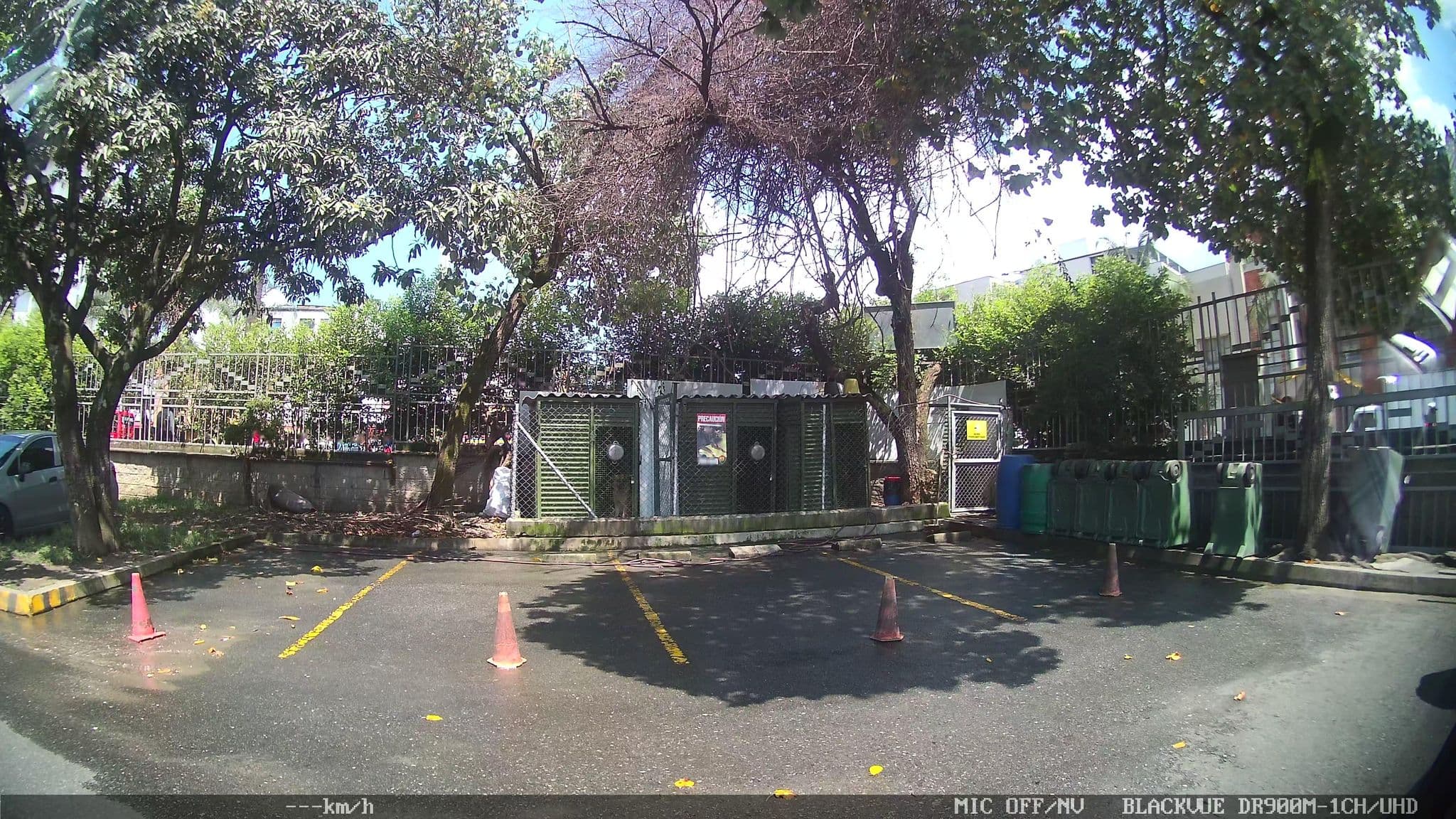 Street view near Hotel Monserrat, Medellín — © kaart_4 (CC BY-SA · Mapillary)