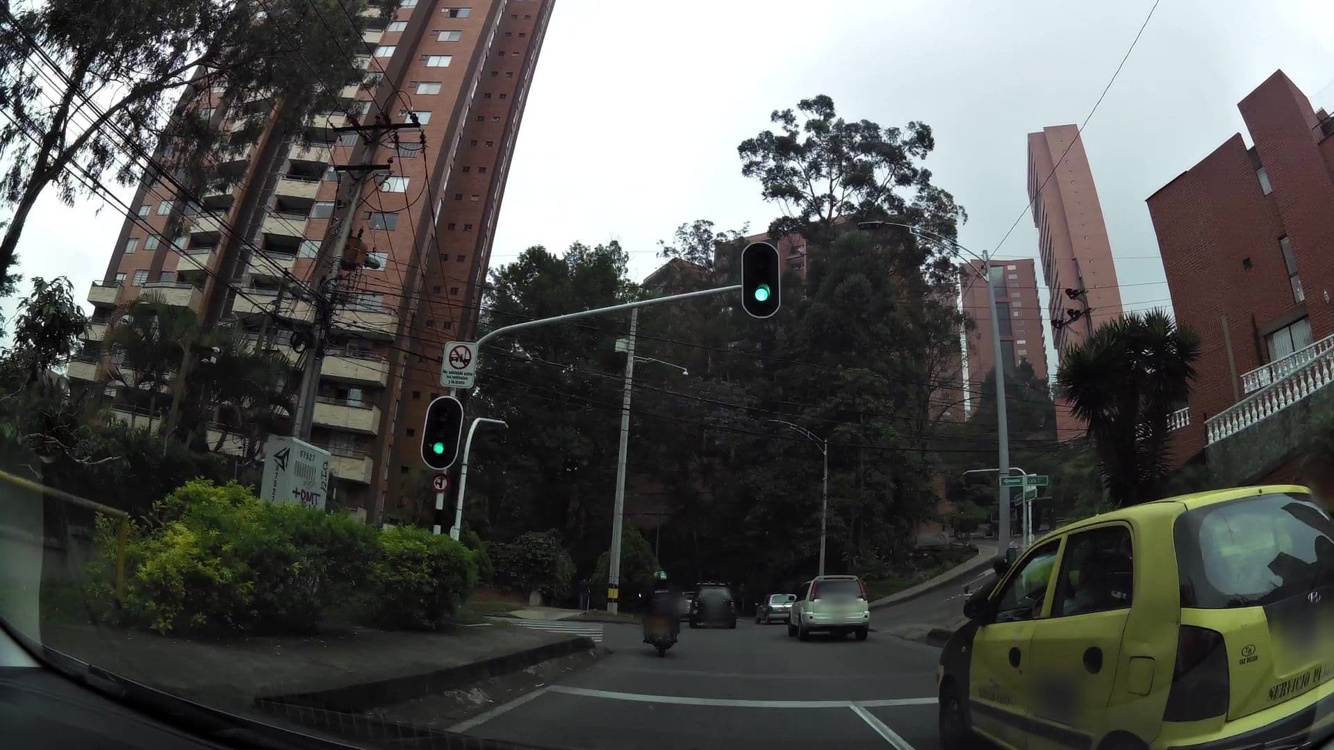 Street view near El Crucero Del Amor, Envigado — © kaartcam (CC BY-SA · Mapillary)