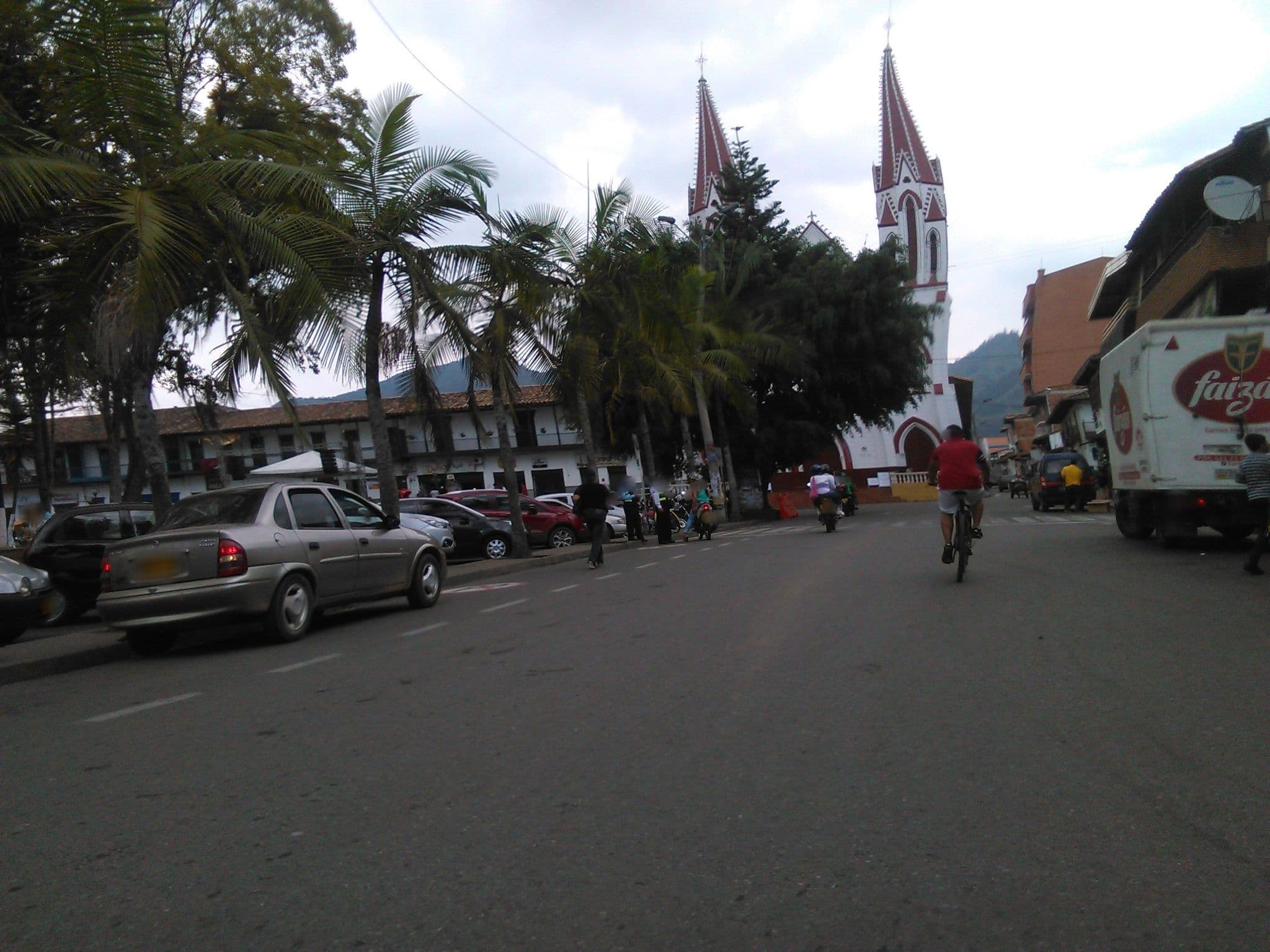 Street view near Hotel del parque la ceja, La Ceja — © yennyvalencia (CC BY-SA · Mapillary)