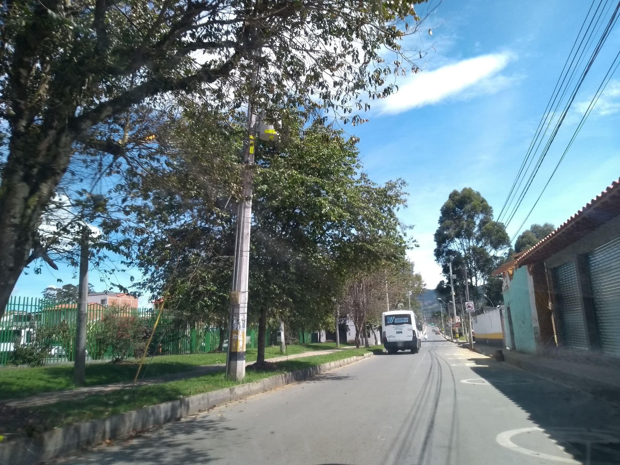 Street view near hotel del parque, La Ceja — © yennyvalencia (CC BY-SA · Mapillary)