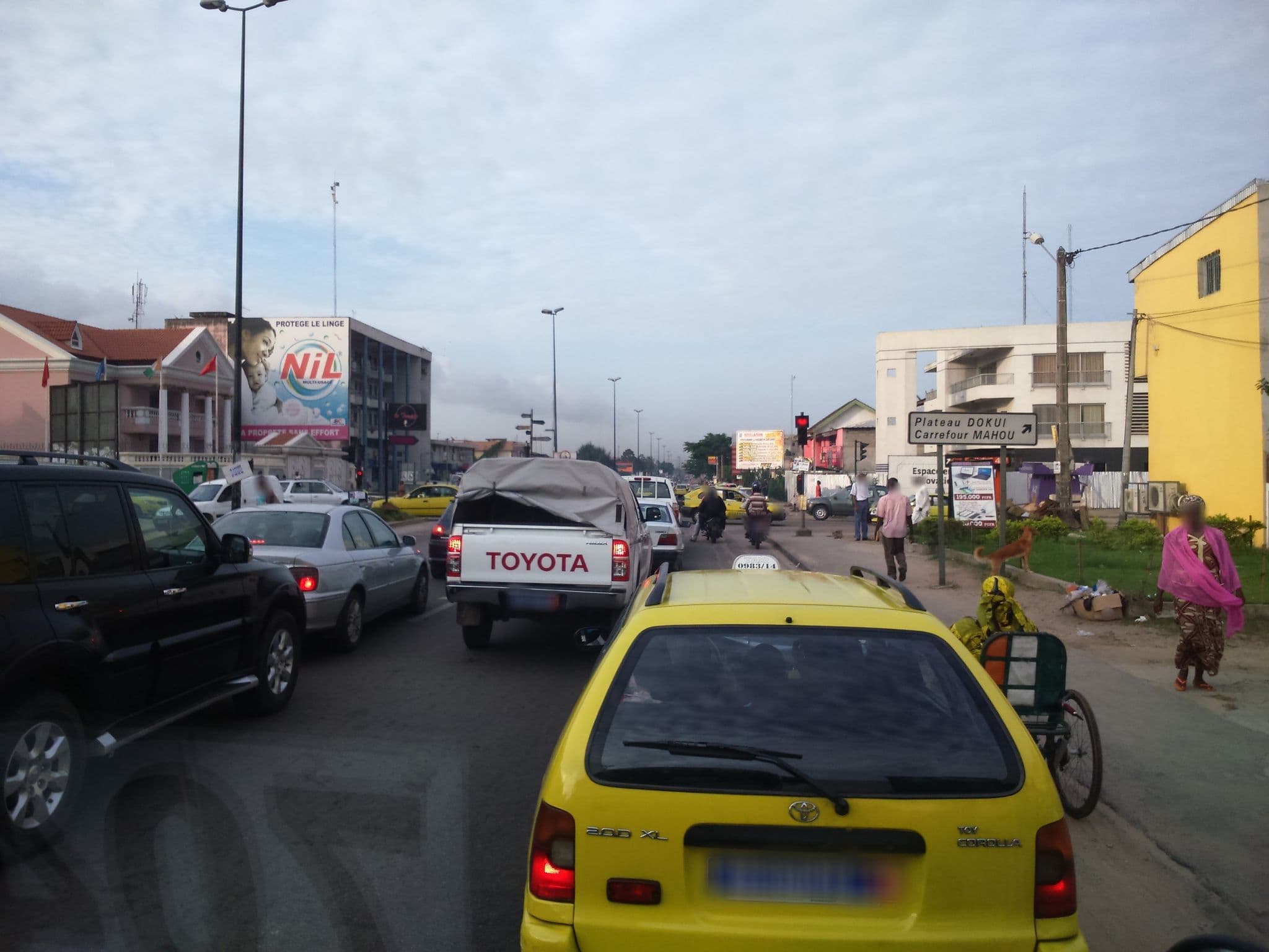 Street view near Résidence Hôtel Santa Adelina, Abobo — © abenesit (CC BY-SA · Mapillary)