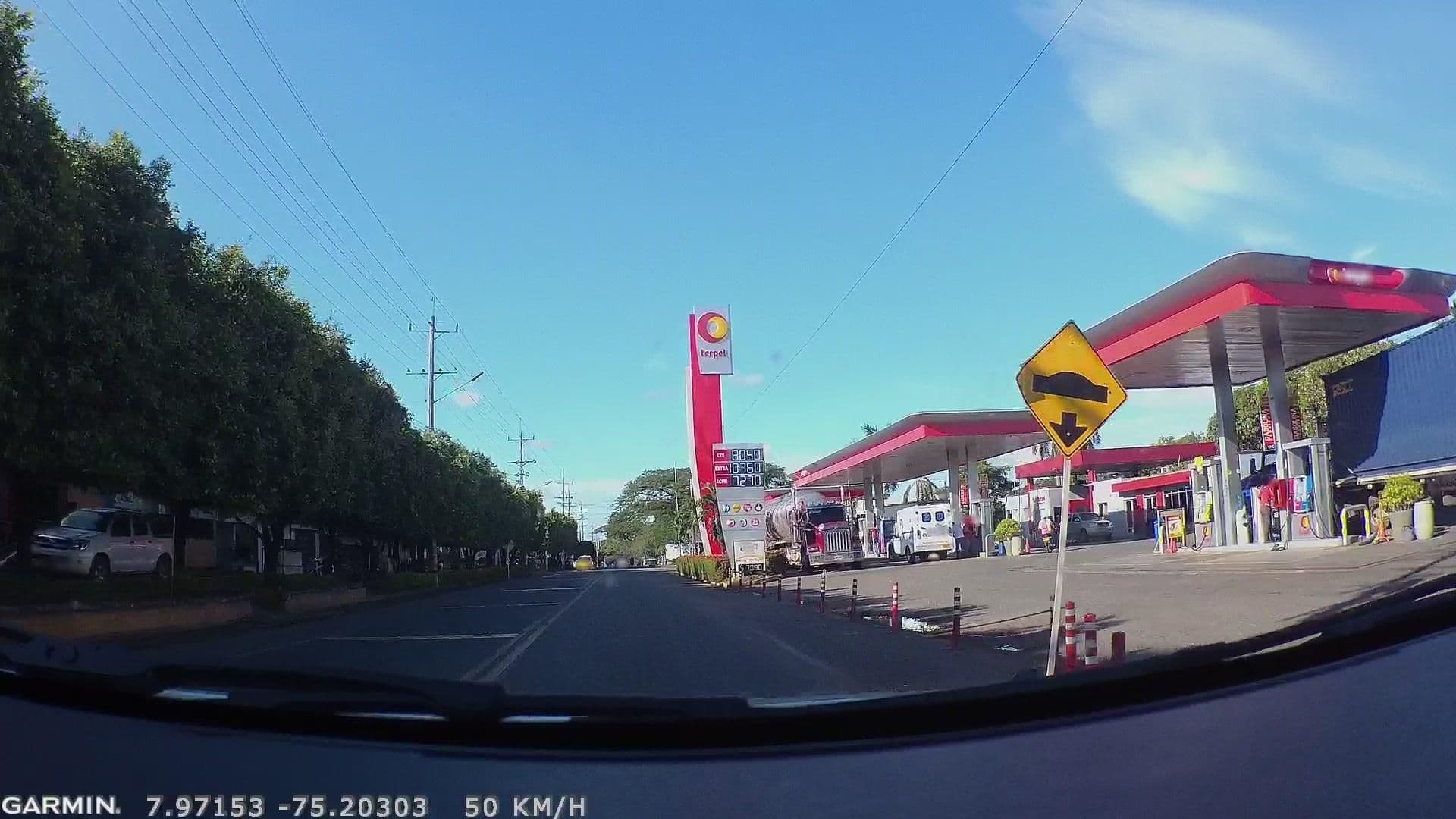 Street view near Frutas del Lago Hotel, Caucasia — © santi1708 (CC BY-SA · Mapillary)