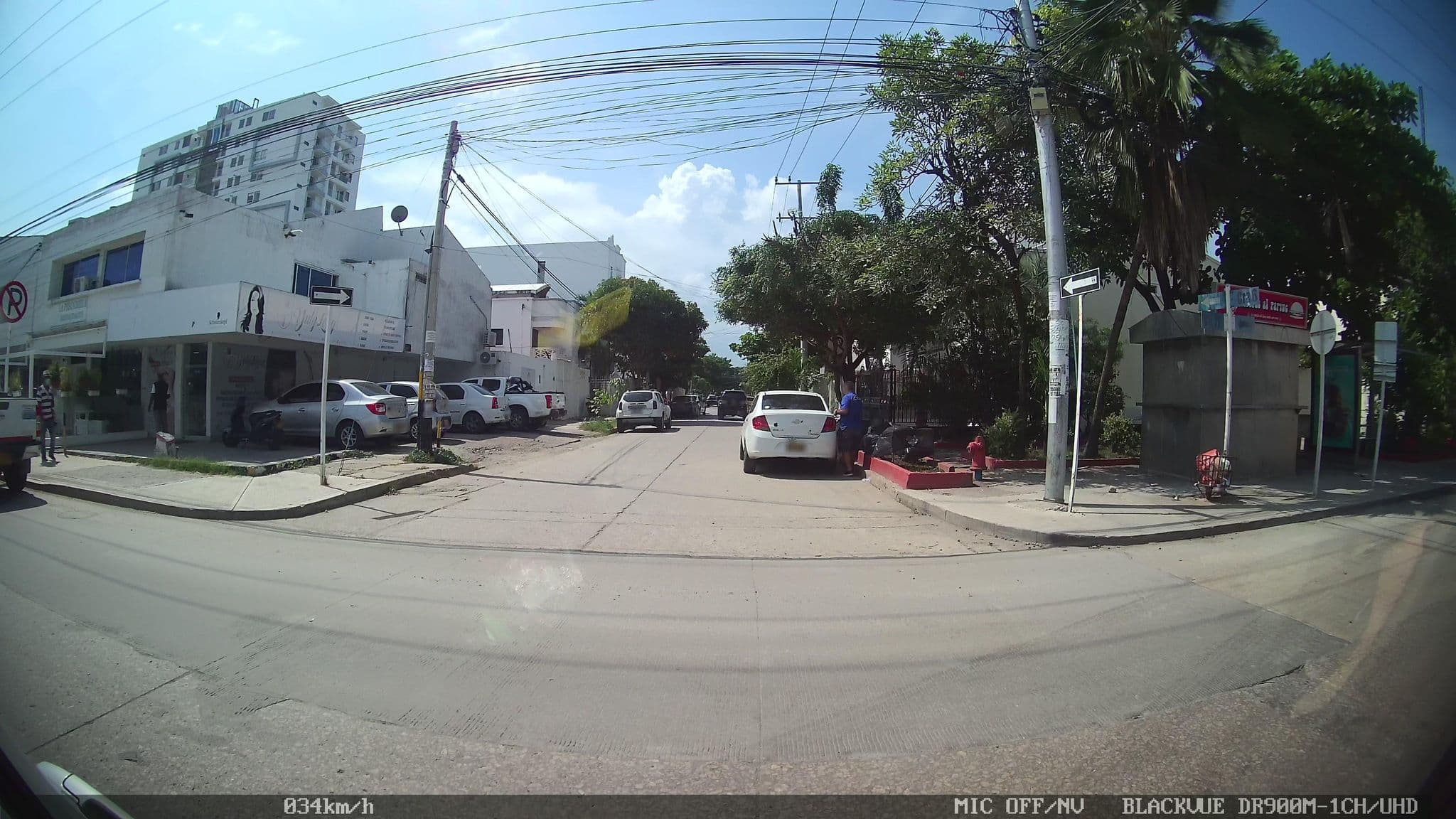 Street view near Varanasi Hotel Boutique Aeropuerto, Cartagena — © kaart_2 (CC BY-SA · Mapillary)
