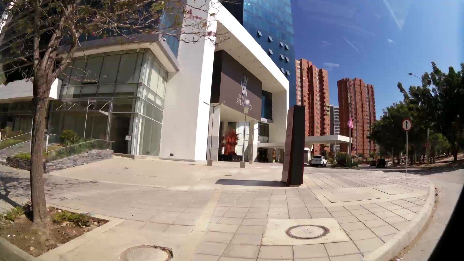 Street view near Crowne Plaza Barranquilla, Barranquilla — © kaartcam (CC BY-SA · Mapillary)