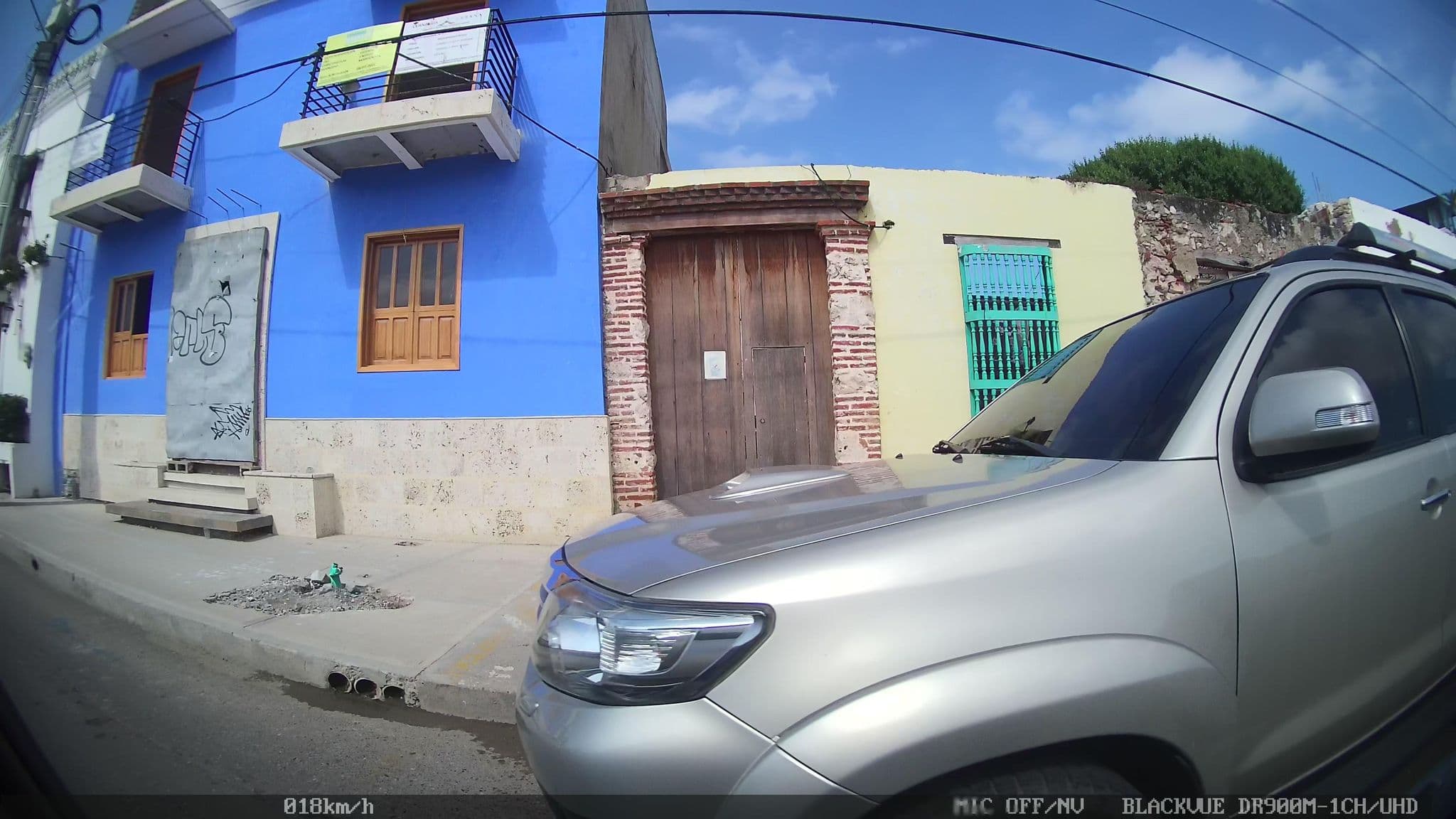 Street view near Del Mar Guest House, Cartagena — © kaart_2 (CC BY-SA · Mapillary)