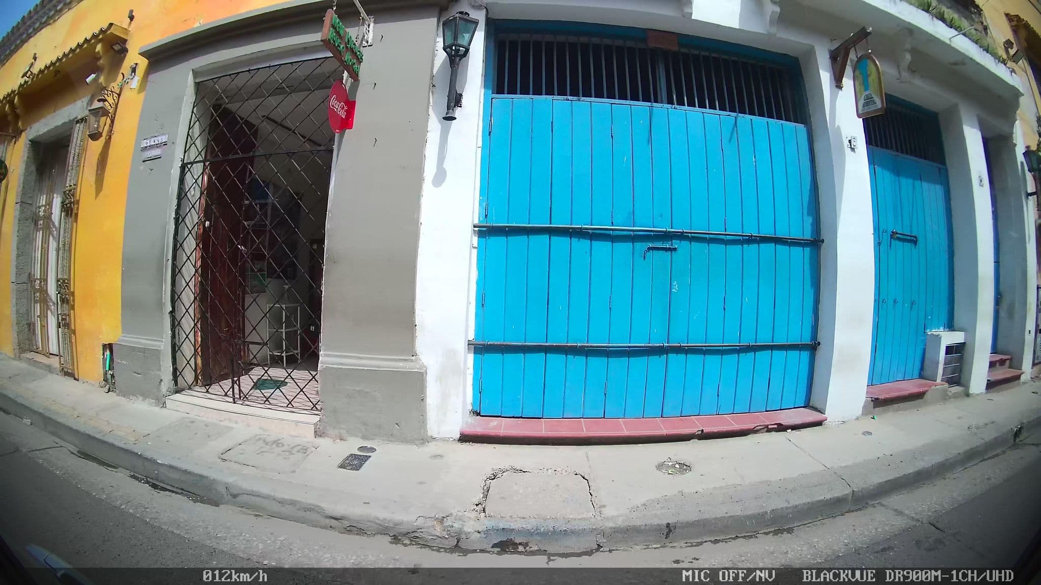 Street view near Iguana's House Hostel, Cartagena — © kaart_2 (CC BY-SA · Mapillary)