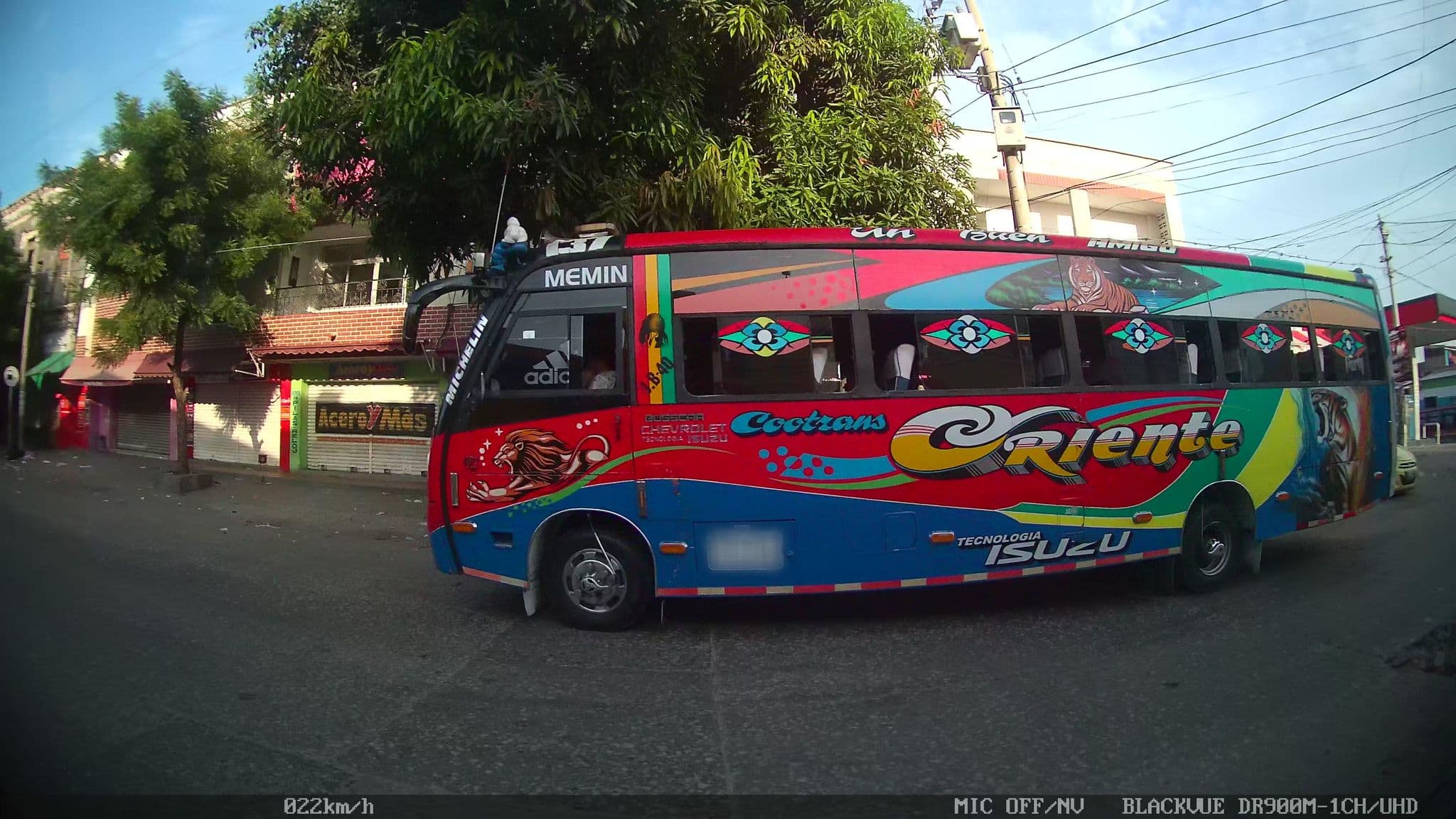 Street view near Hotel Plaza Ventura, Barranquilla — © kaart_2 (CC BY-SA · Mapillary)